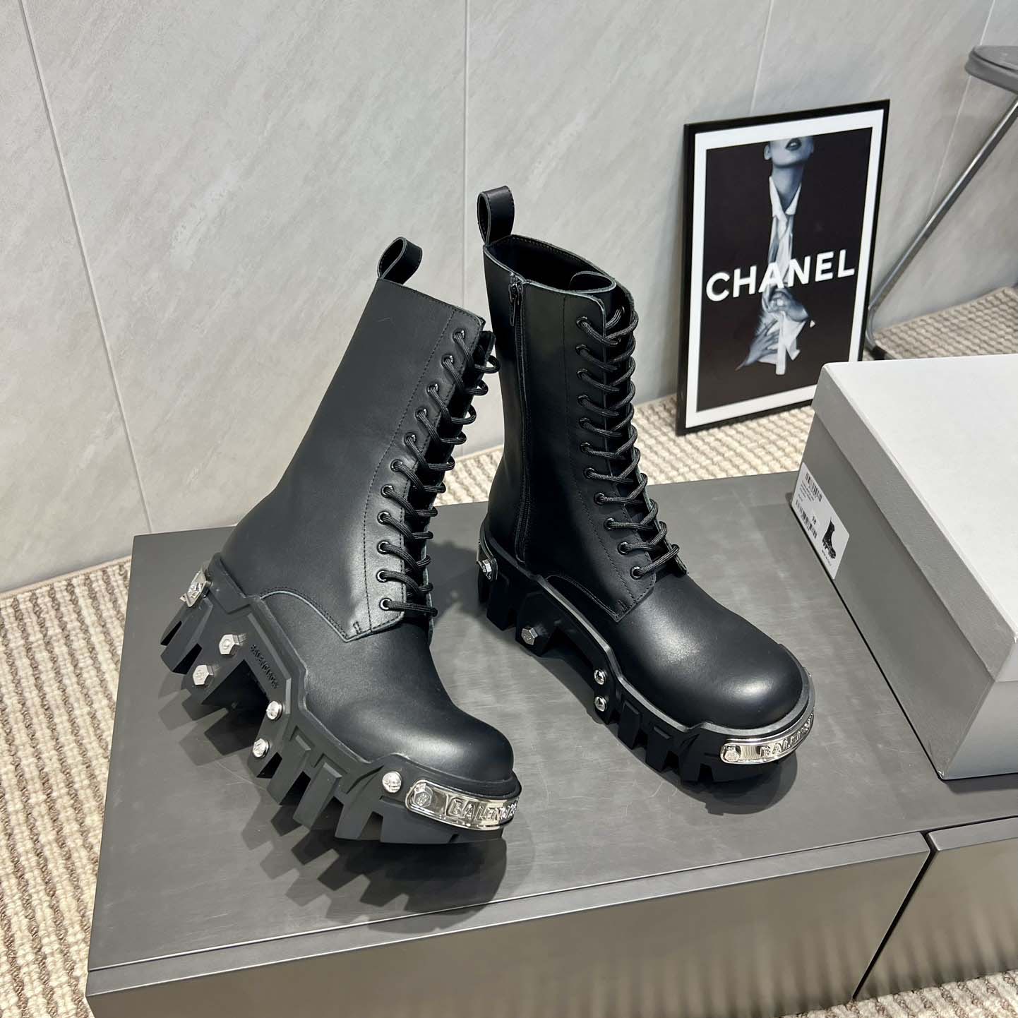 Balenciaga Bulldozer Lace-Up Boot in black matte smooth calfskin Balenciaga Bulldozer Lace-Up Boot in black matte smooth calfskin - DesignerGu