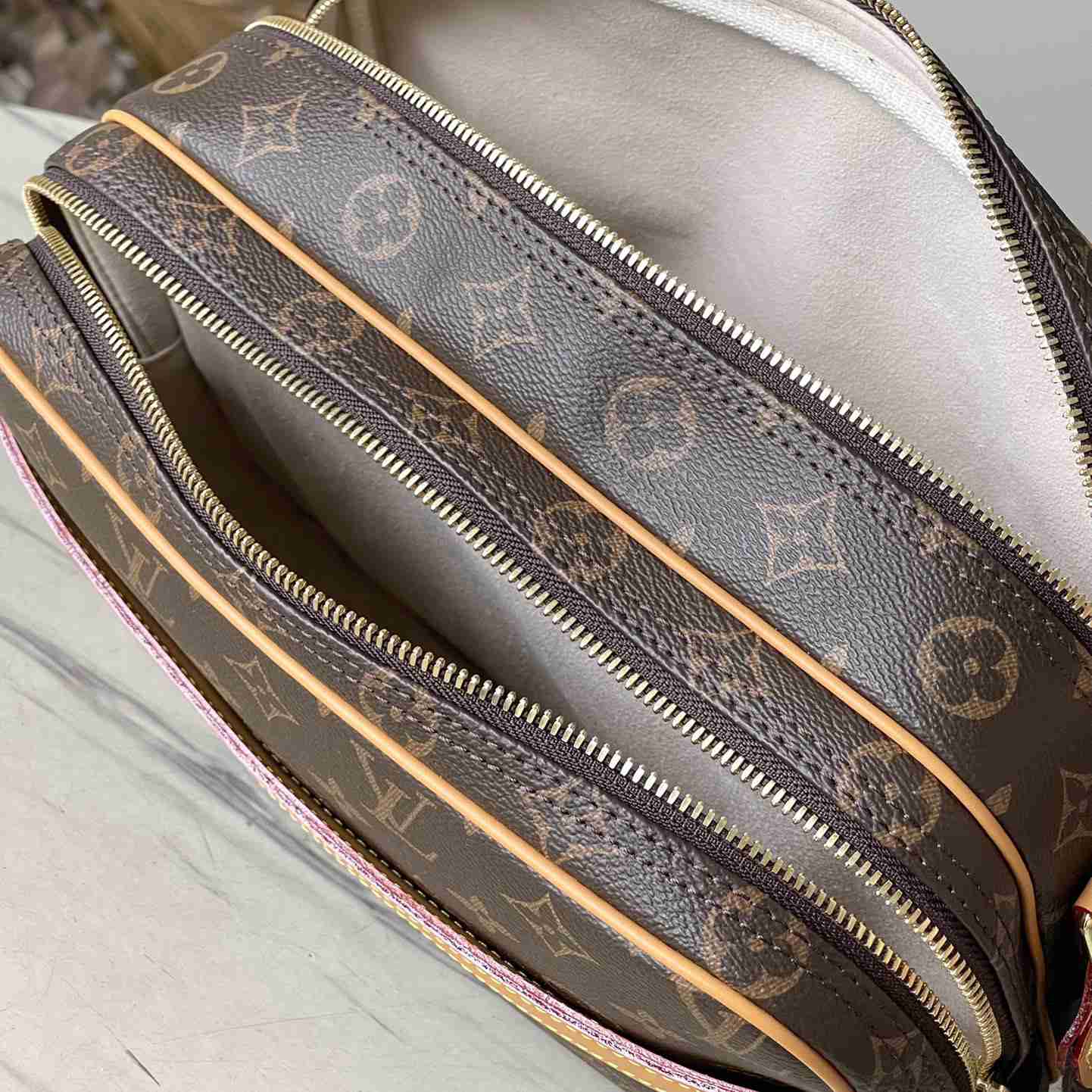 Louis Vuitton Monogram Shoulder Bag (28 x 21 x 11 cm) - DesignerGu