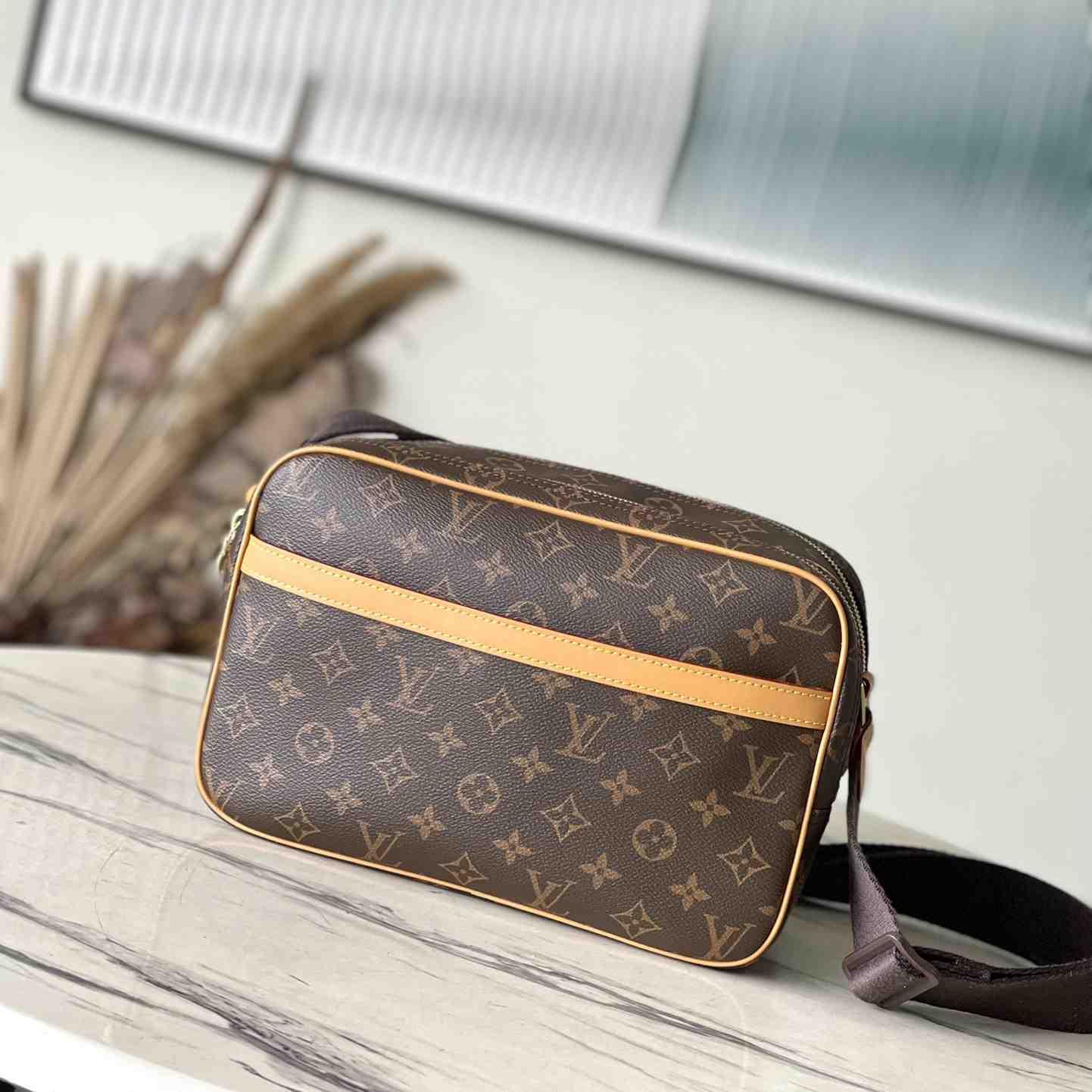 Louis Vuitton Monogram Shoulder Bag (28 x 21 x 11 cm) Louis Vuitton Monogram Shoulder Bag (28 x 21 x 11 cm) - DesignerGu