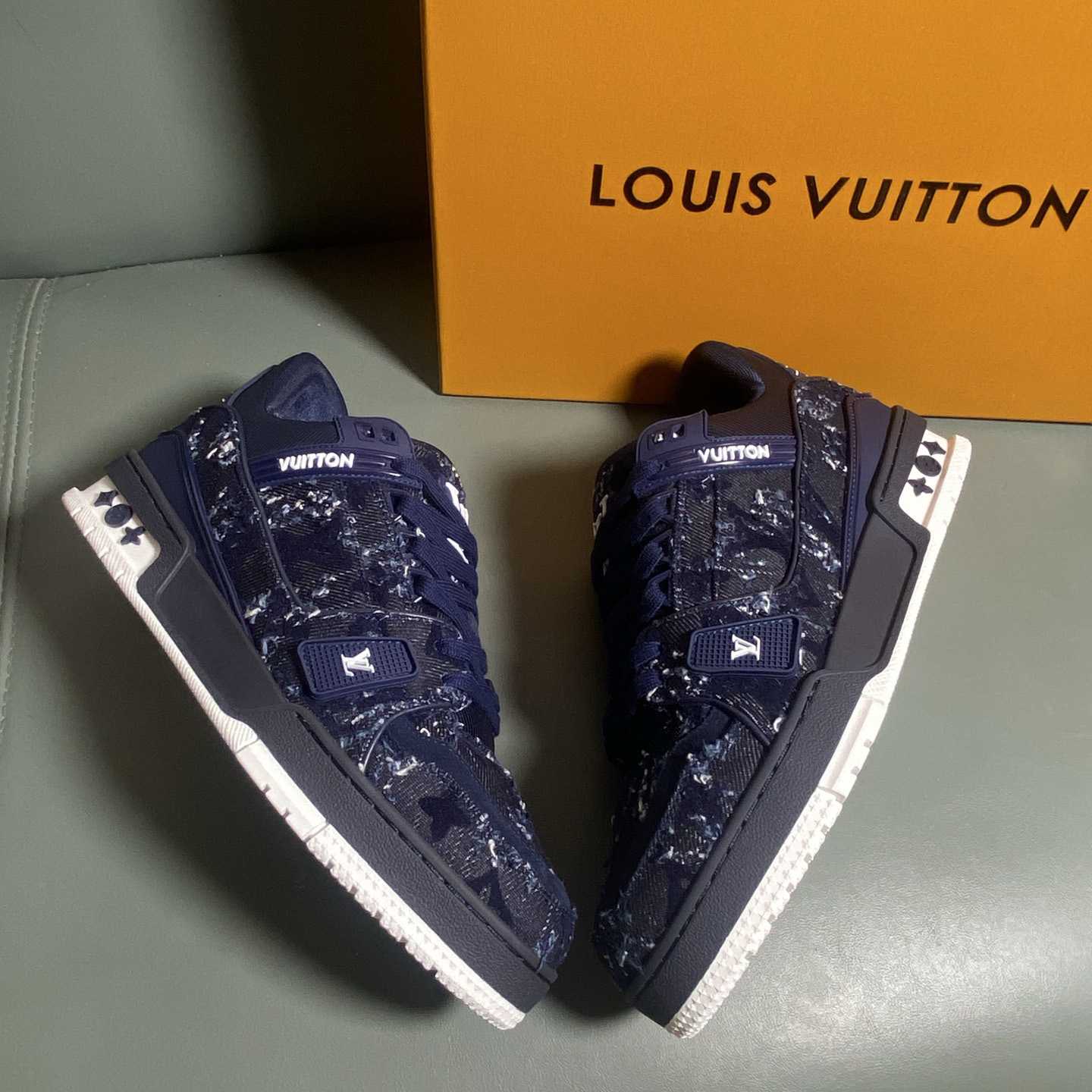Louis Vuitton LV Trainer Sneaker      1AHWT6 - DesignerGu
