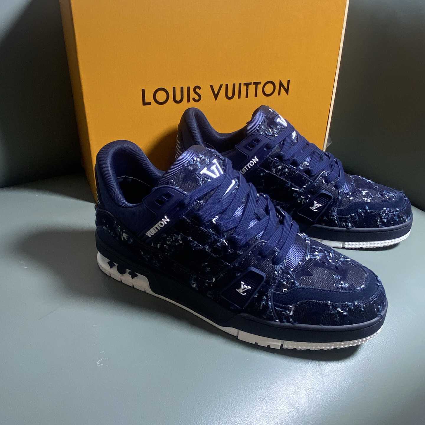 Louis Vuitton LV Trainer Sneaker      1AHWT6 Louis Vuitton LV Trainer Sneaker      1AHWT6 - DesignerGu