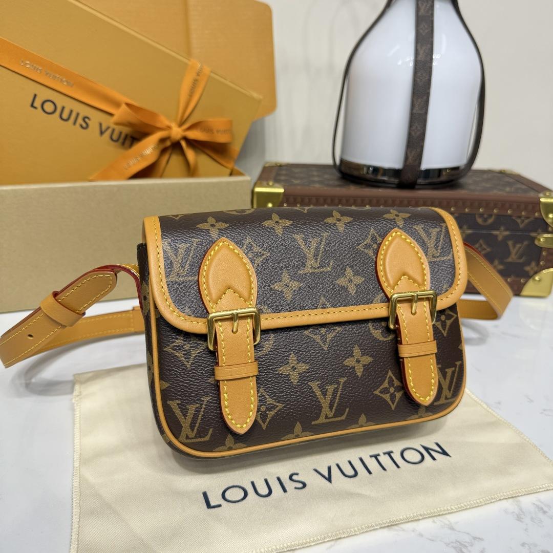 Louis Vuitton Satchel Wearable Wallet   M26805 - DesignerGu