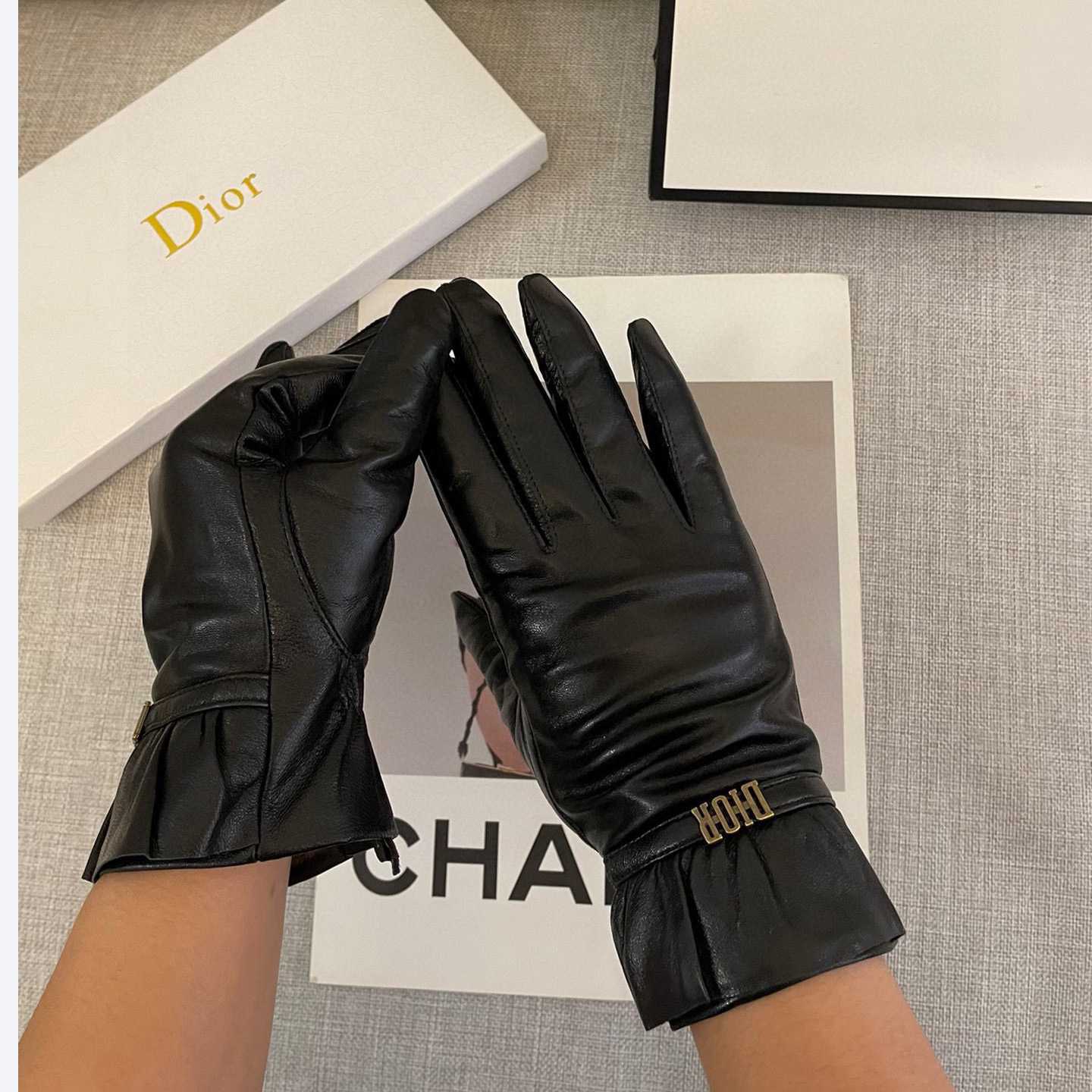 Dior Women's Gloves  - DesignerGu