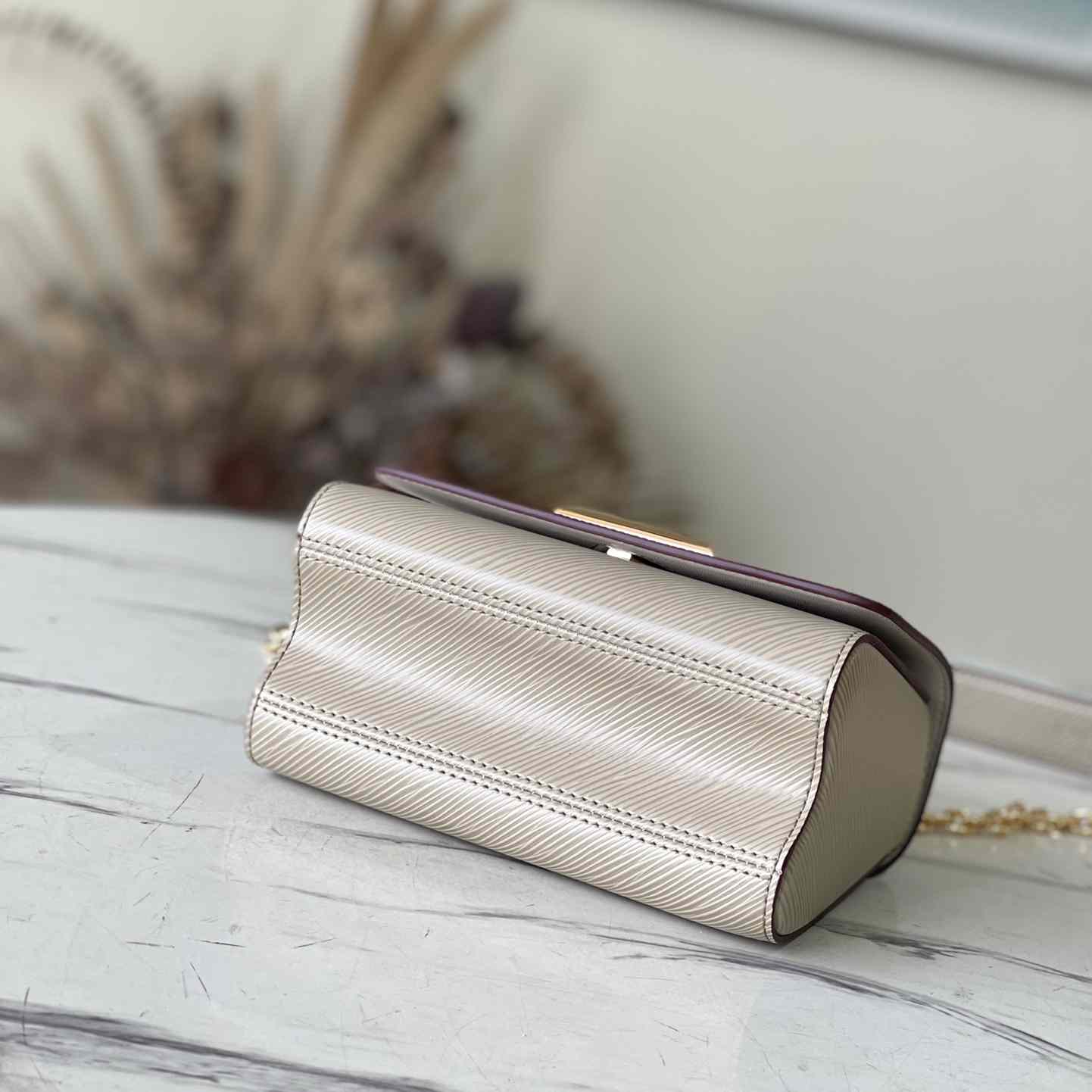 Louis Vuitton Twist PM   M21133 - DesignerGu