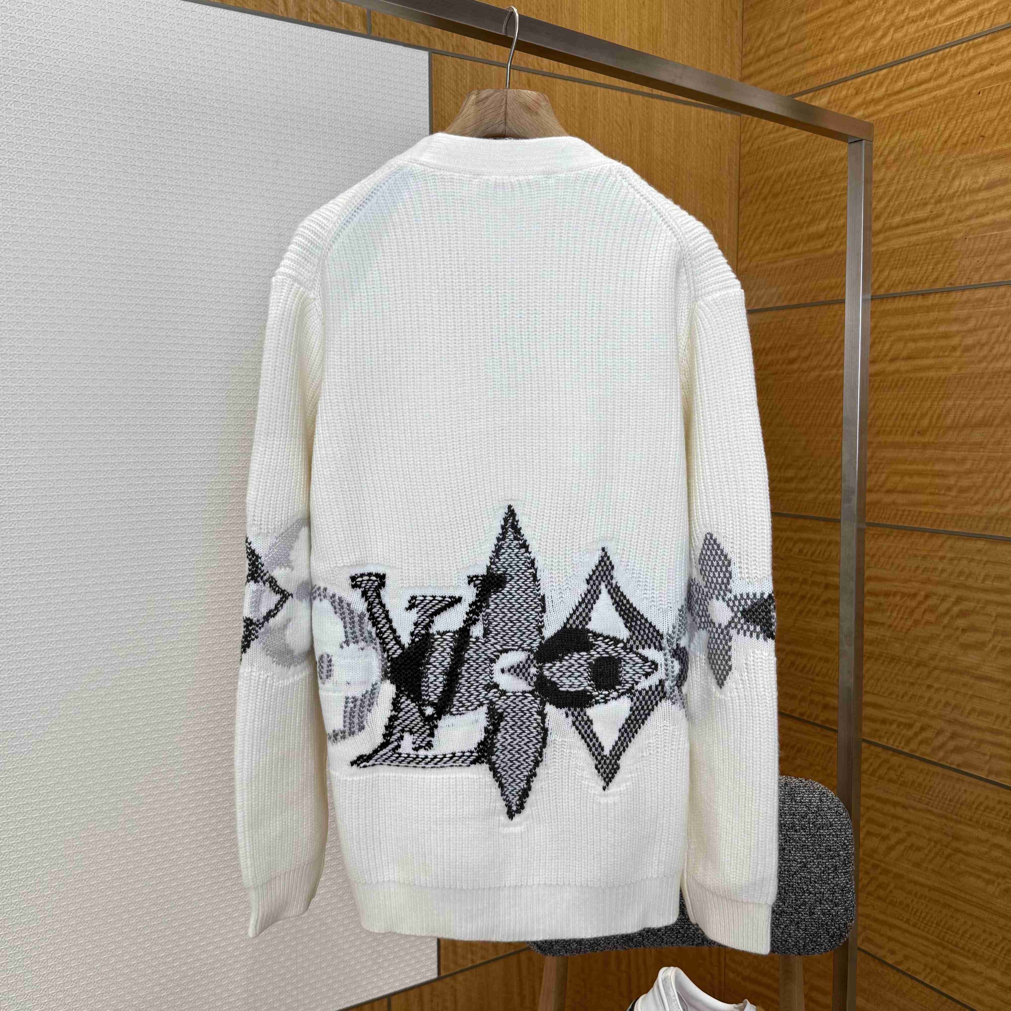 Louis Vuitton Graphic Knitted Cardigan   1AJBX9 - DesignerGu