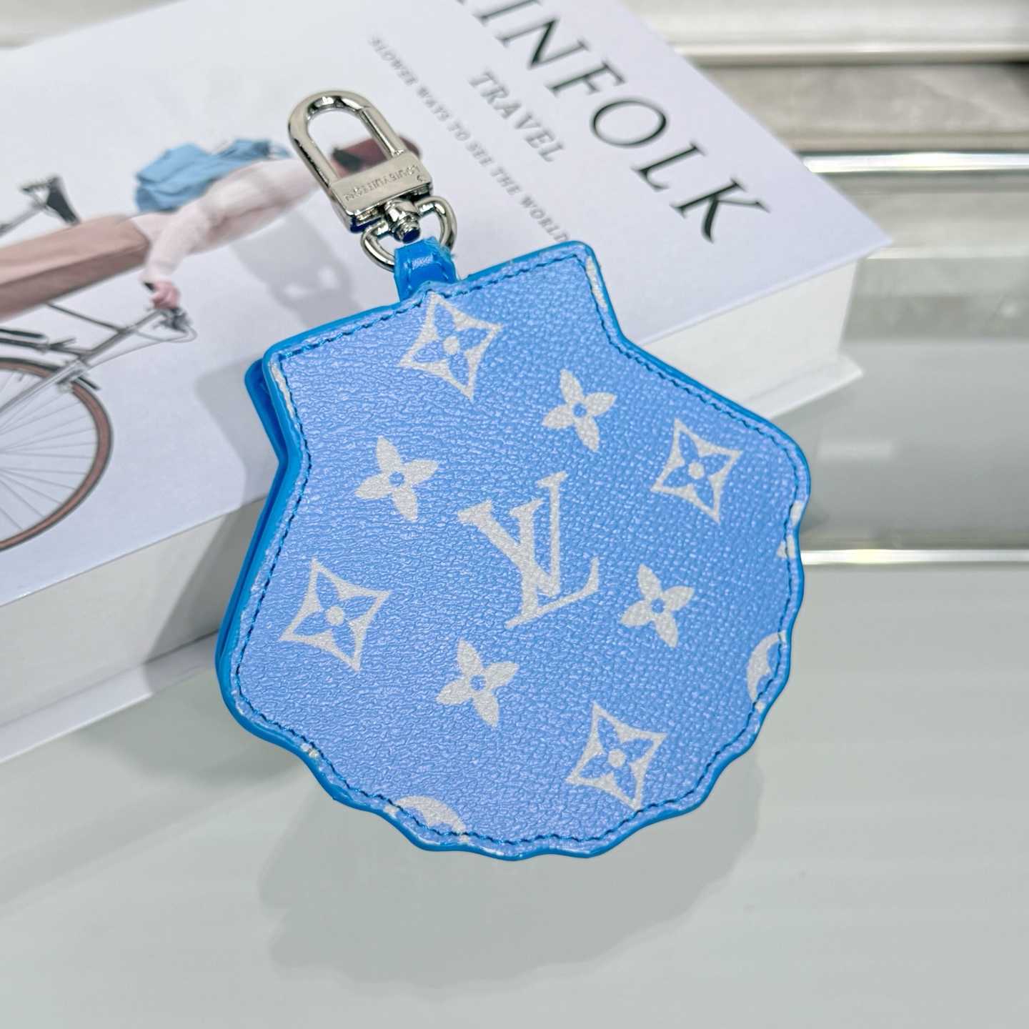 Louis Vuitton LV Shell Bag Charm   M02620 - DesignerGu