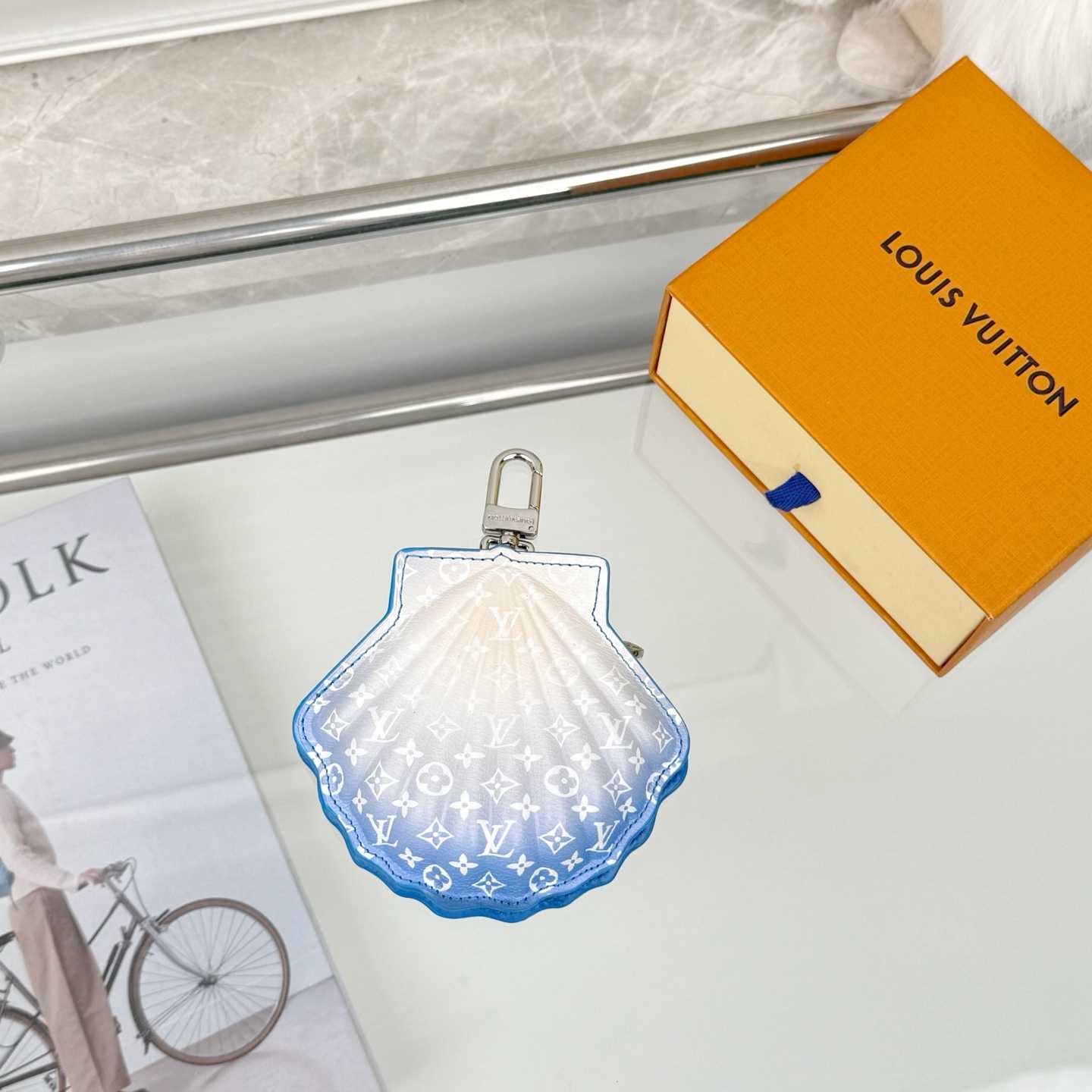 Louis Vuitton LV Shell Bag Charm   M02620 - DesignerGu