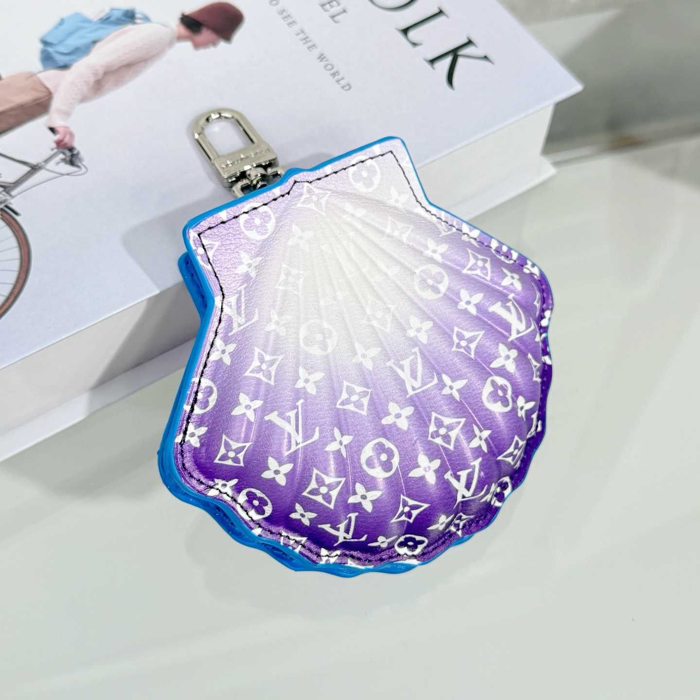 Louis Vuitton LV Shell Bag Charm    - DesignerGu