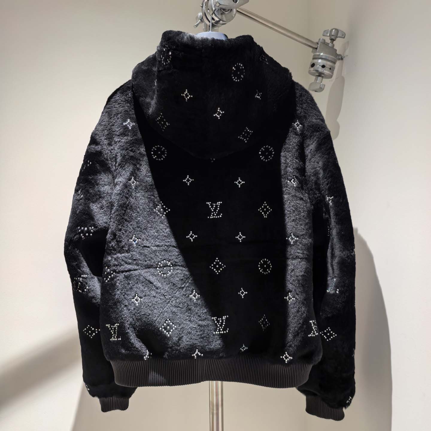 Louis Vuitton Monogram Embellished Shearling Hoodie   1AHBZ0 - DesignerGu