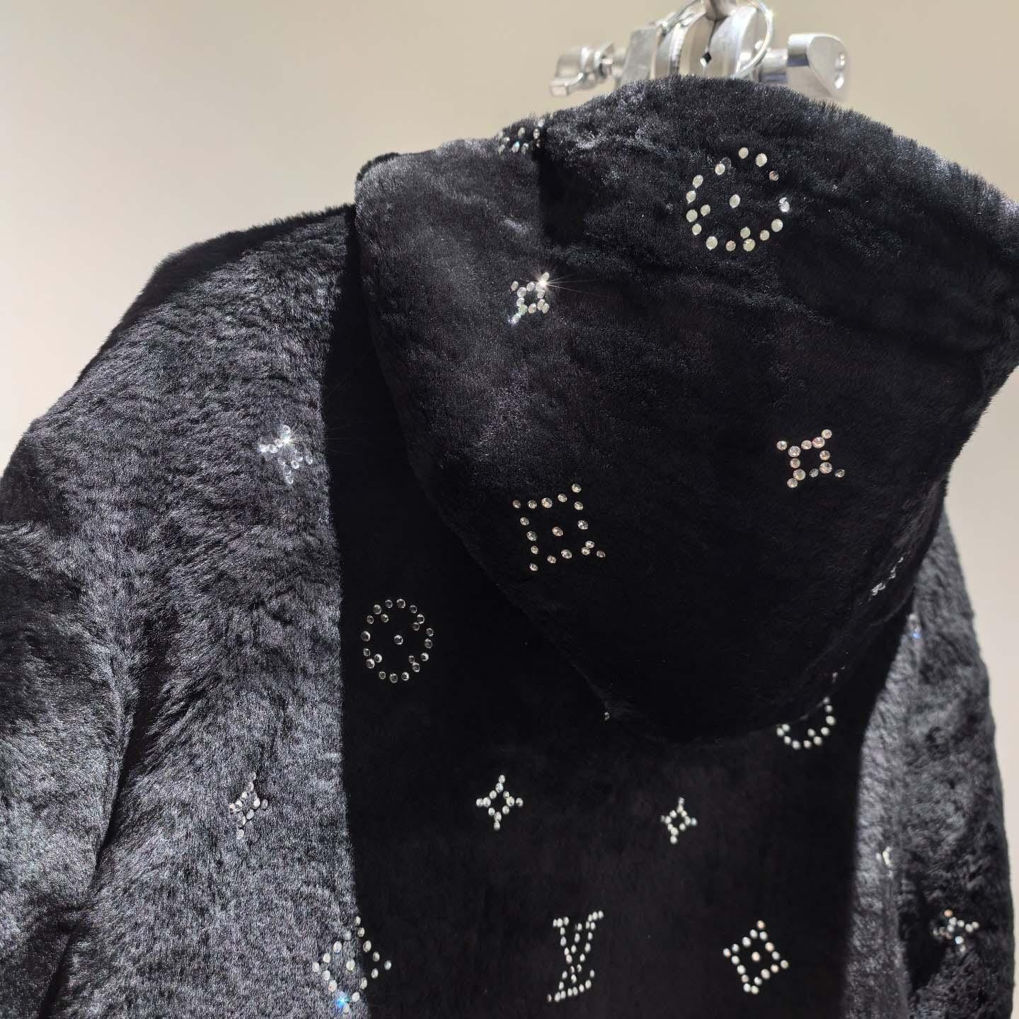 Louis Vuitton Monogram Embellished Shearling Hoodie   1AHBZ0 - DesignerGu