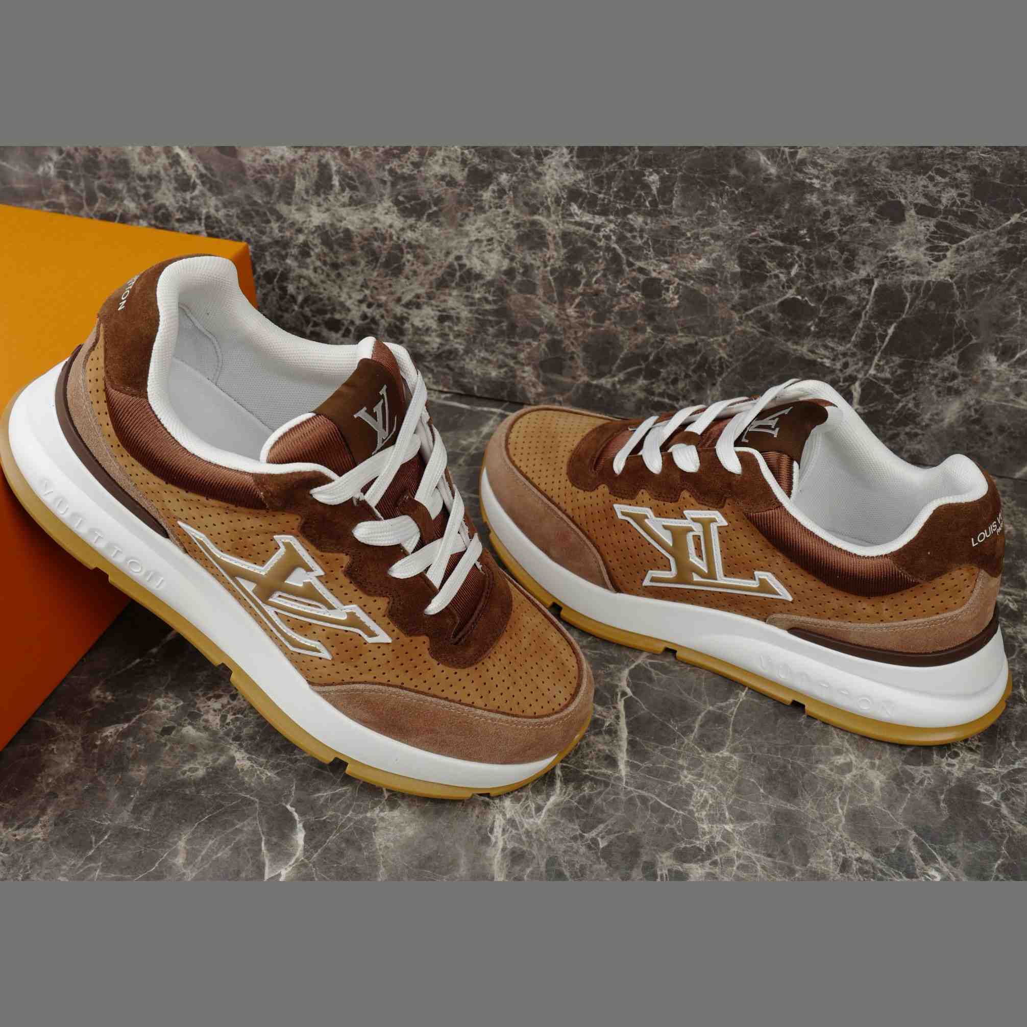 Louis Vuitton LV Classic Sneaker   1AIOJ3 - DesignerGu