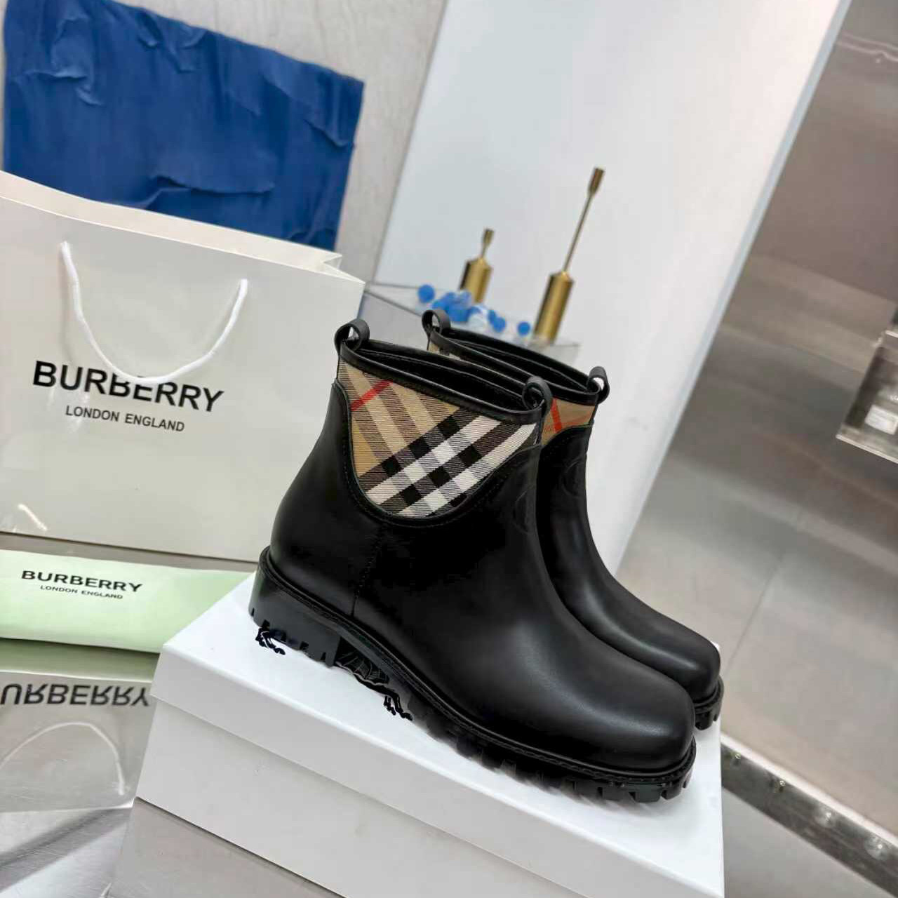 Burberry  Boots - DesignerGu