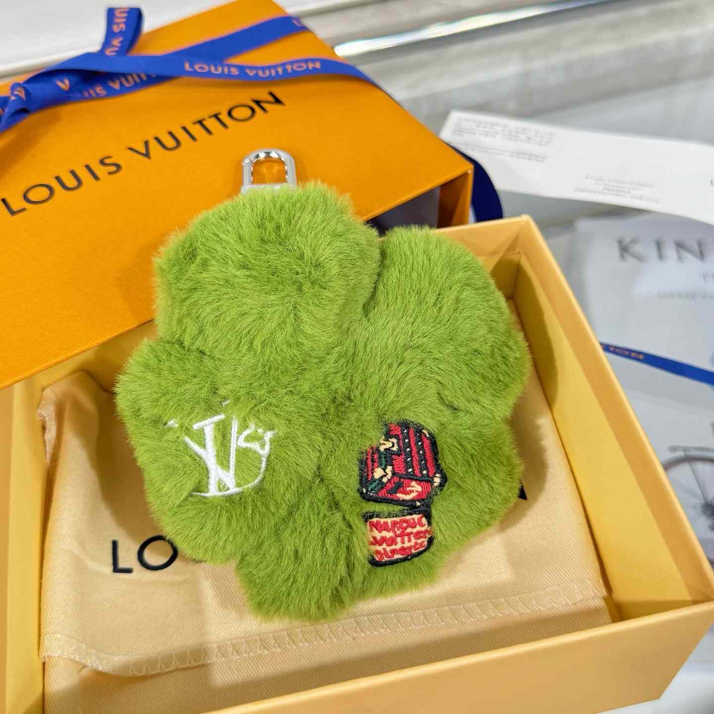 Louis Vuitton LV Lucky Trefoil Bag Charm   M03170 - DesignerGu