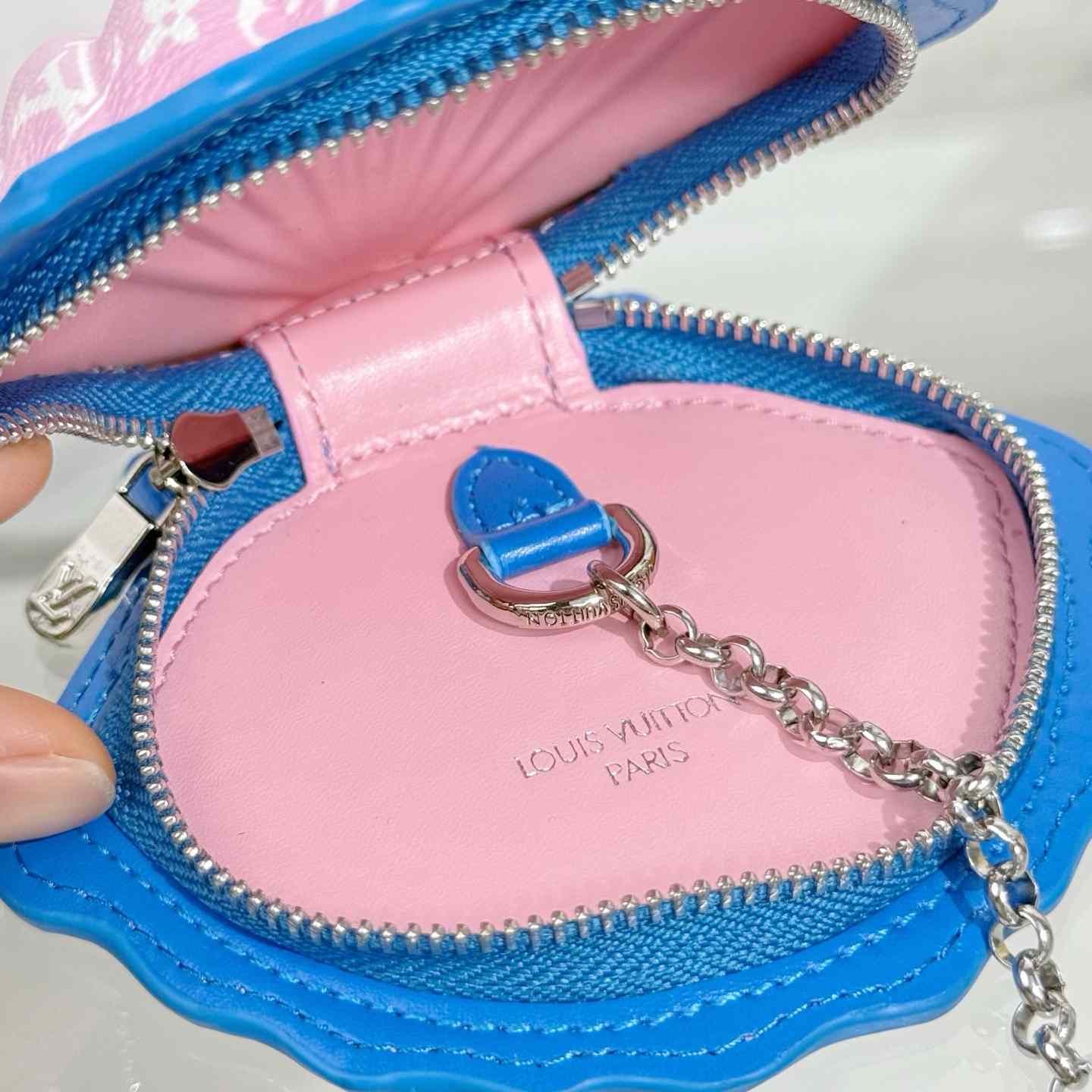 Louis Vuitton LV Shell Bag Charm    - DesignerGu