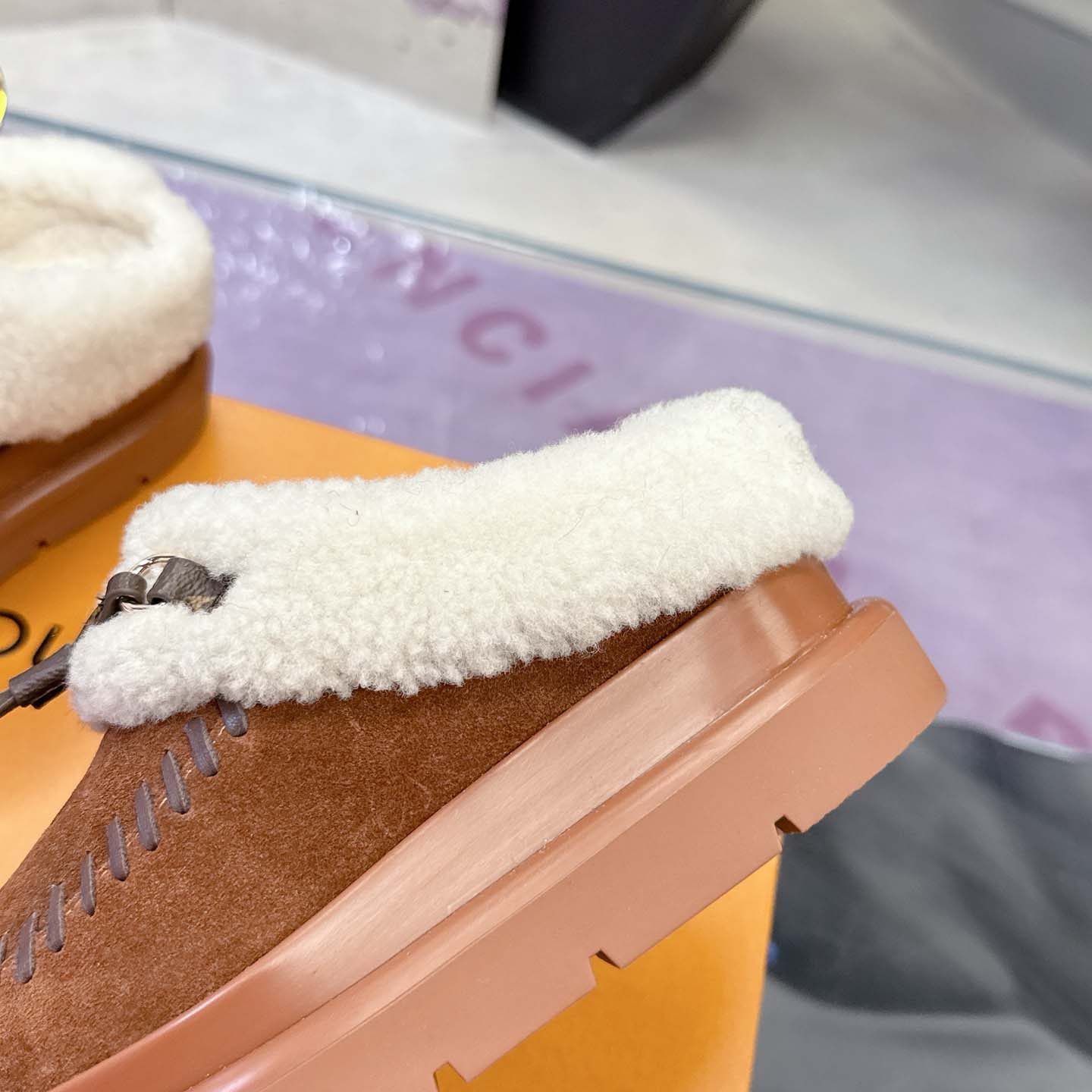 Louis Vuitton Cortina Closed Mule   1AITIN - DesignerGu