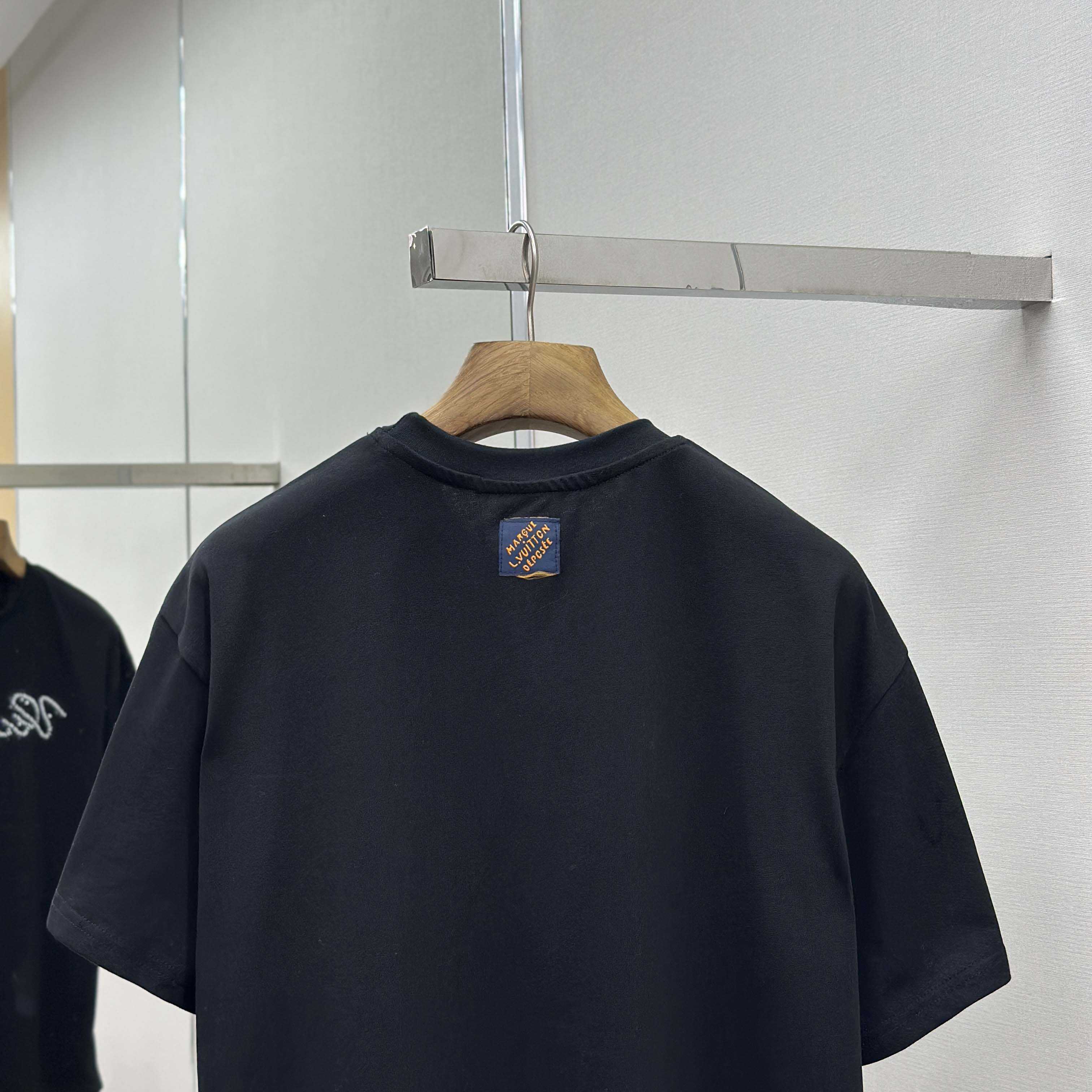 Louis Vuitton Embellished Signature Short-Sleeved T-Shirt   1AJCFH - DesignerGu