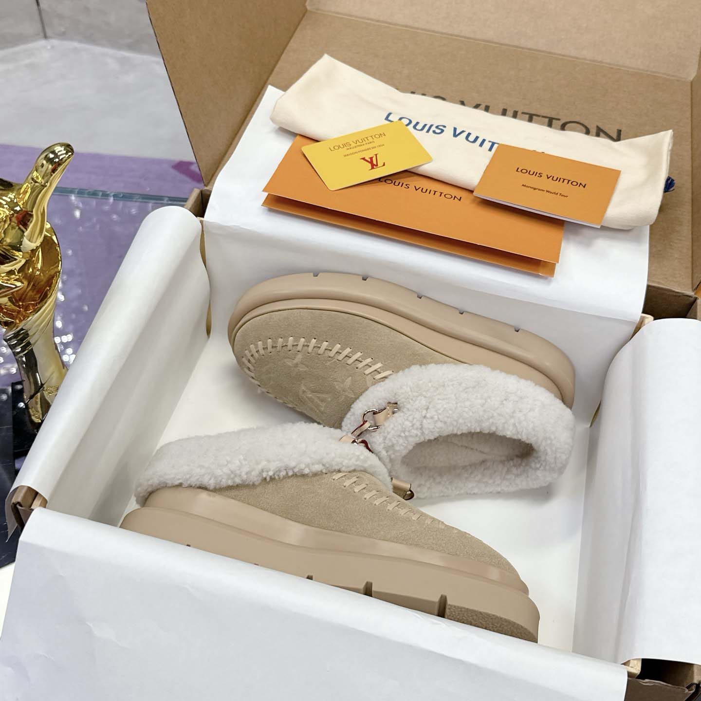 Louis Vuitton Cortina Closed Mule   1AITI6 - DesignerGu