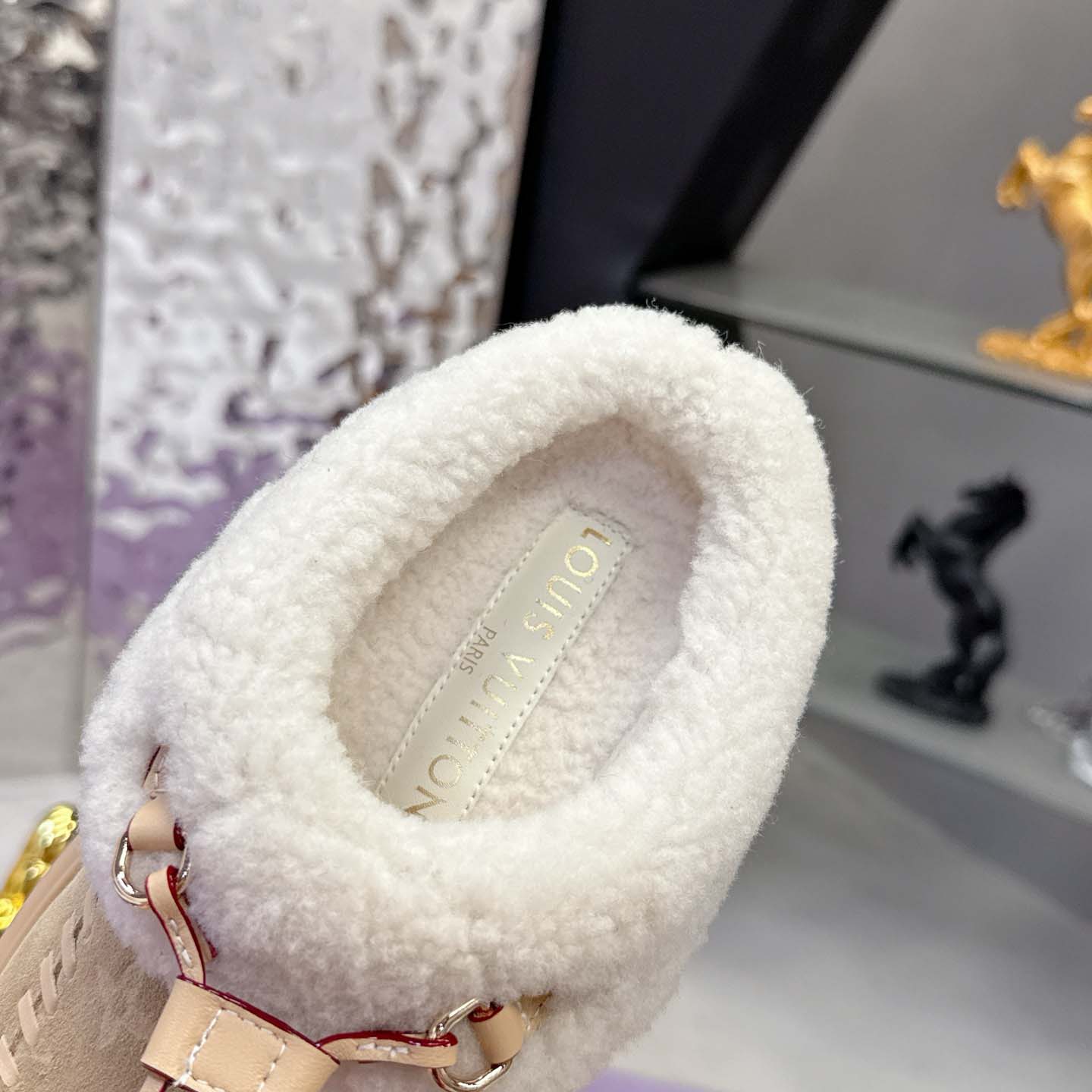 Louis Vuitton Cortina Closed Mule   1AITI6 - DesignerGu