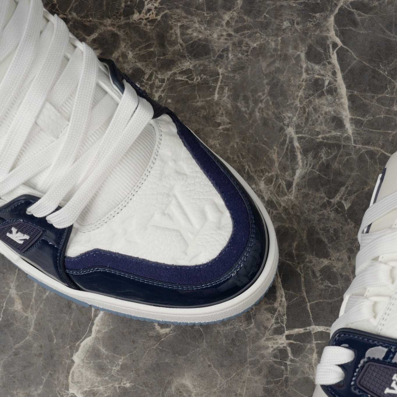 Louis Vuitton LV Trainer Sneaker   1AJ190 - DesignerGu