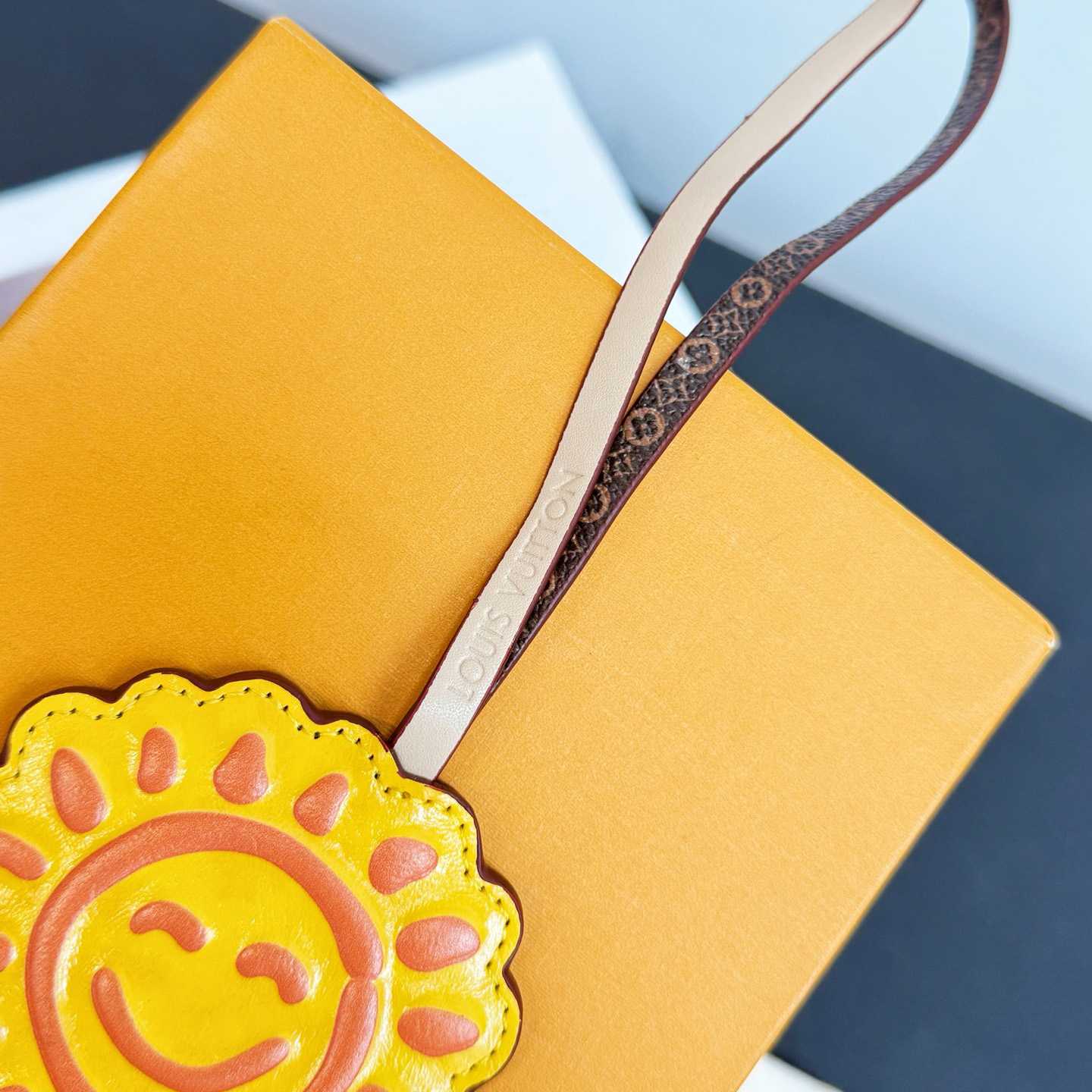 Louis Vuitton LV Sun Bag Charm   M02550 - DesignerGu