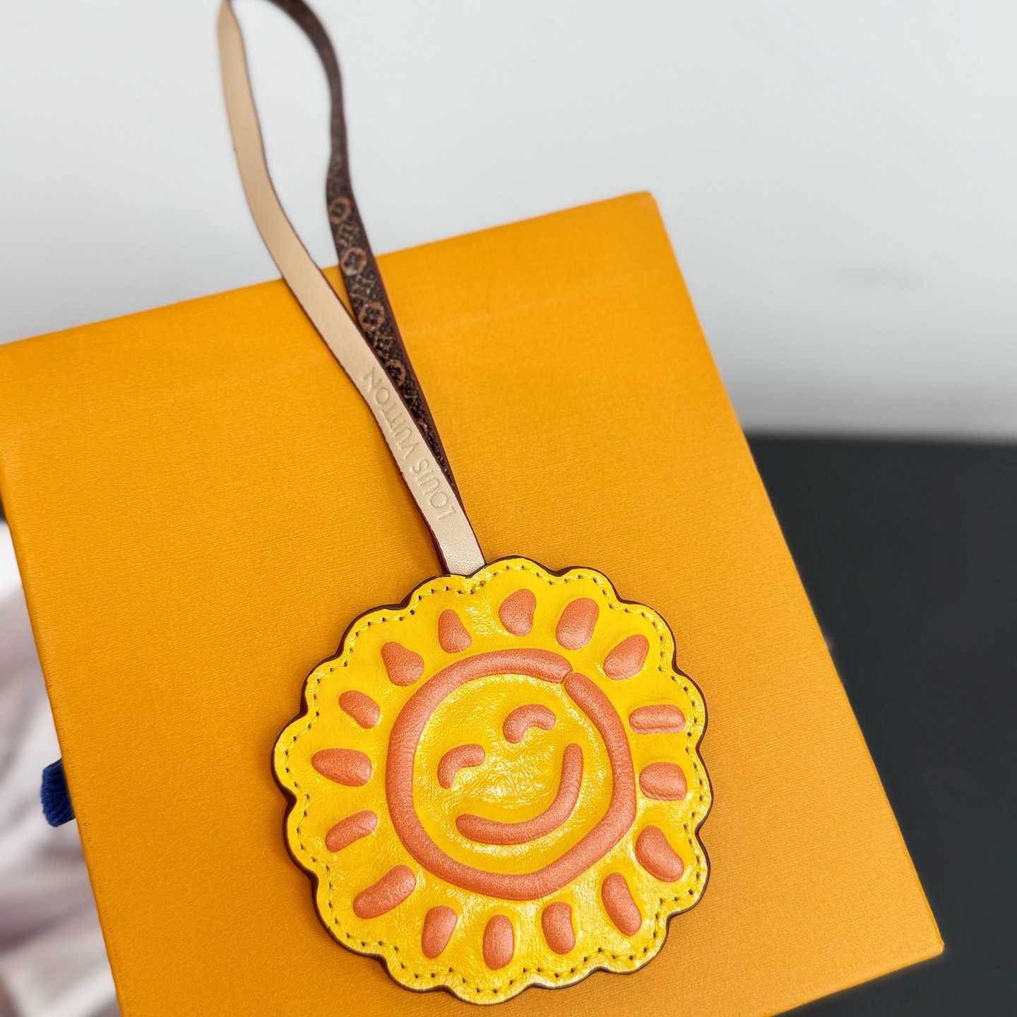 Louis Vuitton LV Sun Bag Charm   M02550 - DesignerGu