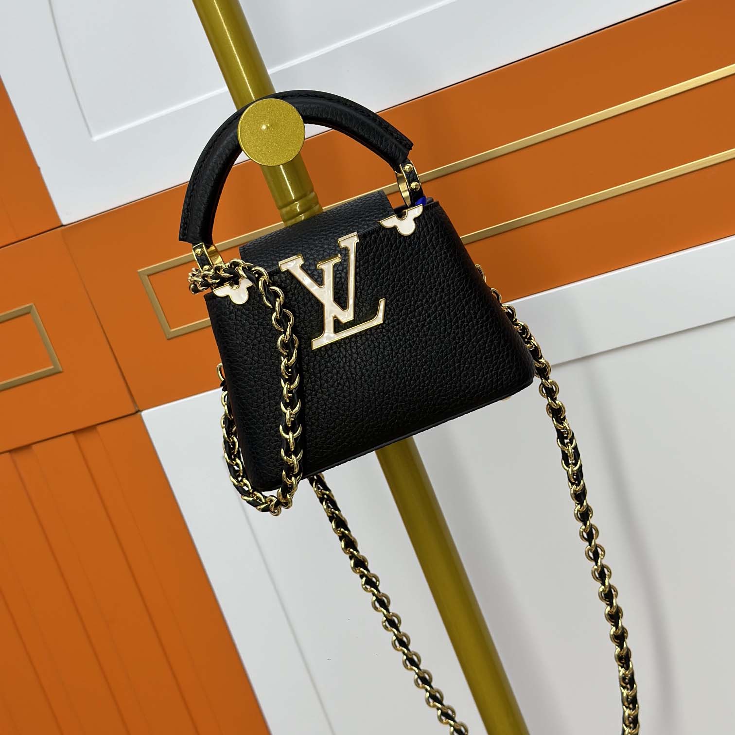 Louis Vuitton Capucines Nano   M10166 - DesignerGu