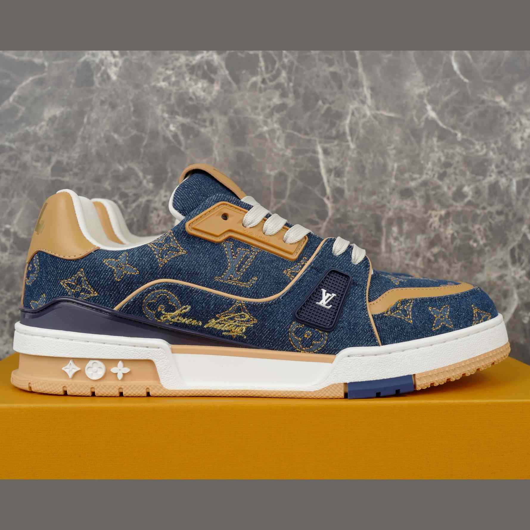 Louis Vuitton LV Trainer Sneaker   1AJ354 - DesignerGu