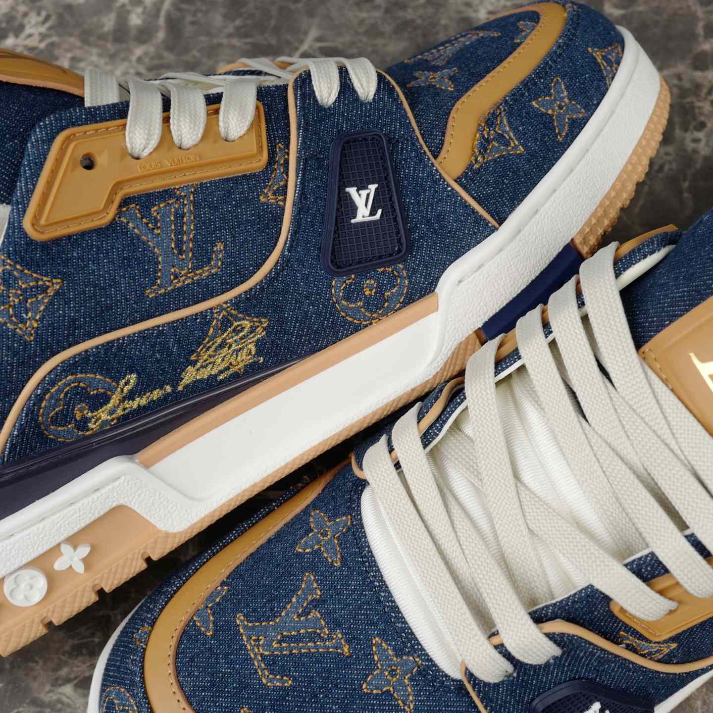 Louis Vuitton LV Trainer Sneaker   1AJ354 - DesignerGu