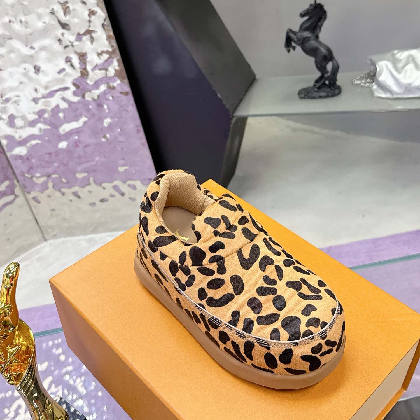 Louis Vuitton LV Yeti Slip On   1AIKKQ - DesignerGu