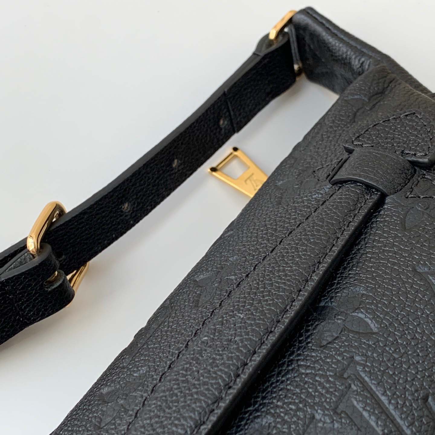 Louis Vuitton Bumbag  M44812  - DesignerGu