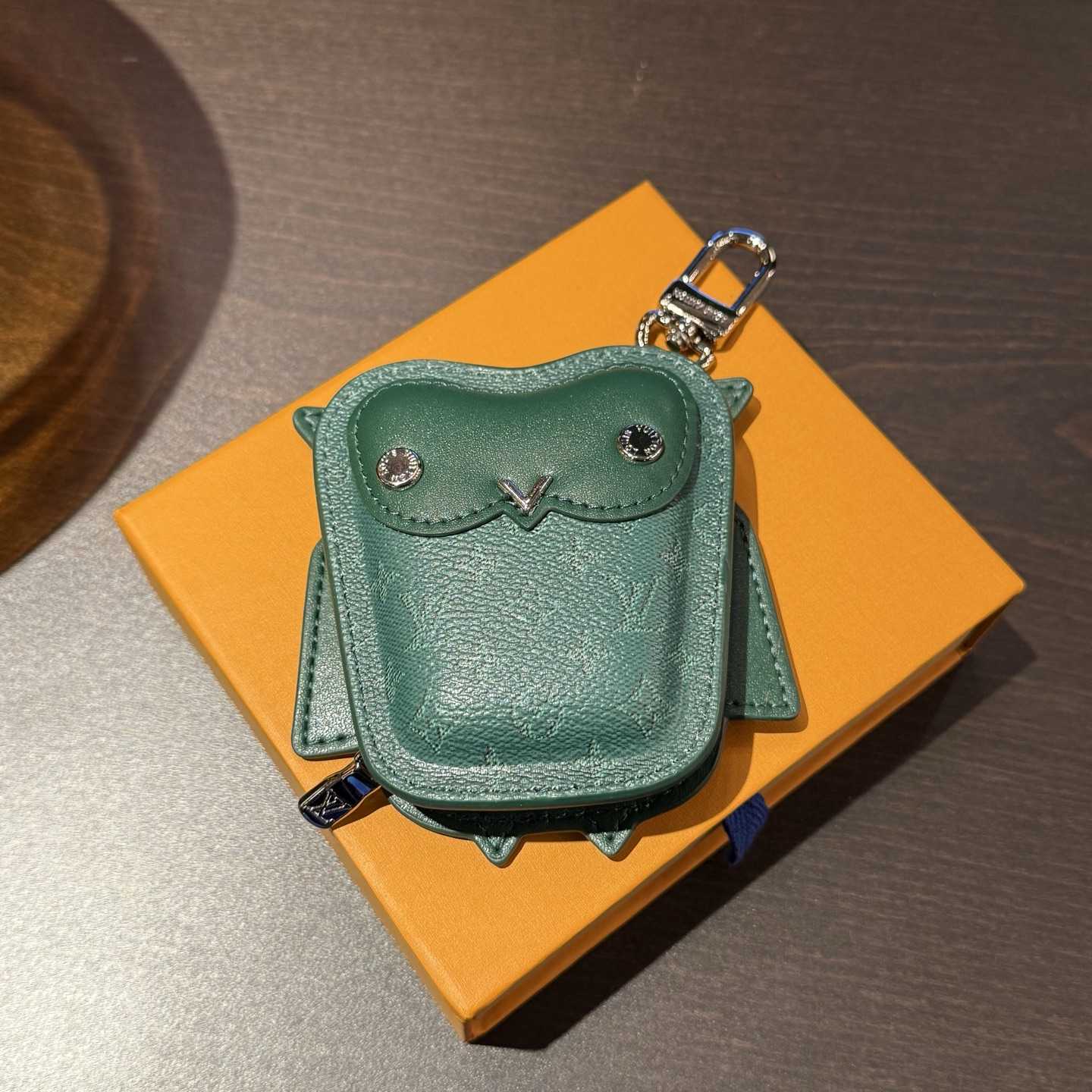 Louis Vuitton LV Owl Bag Charm S00 - DesignerGu