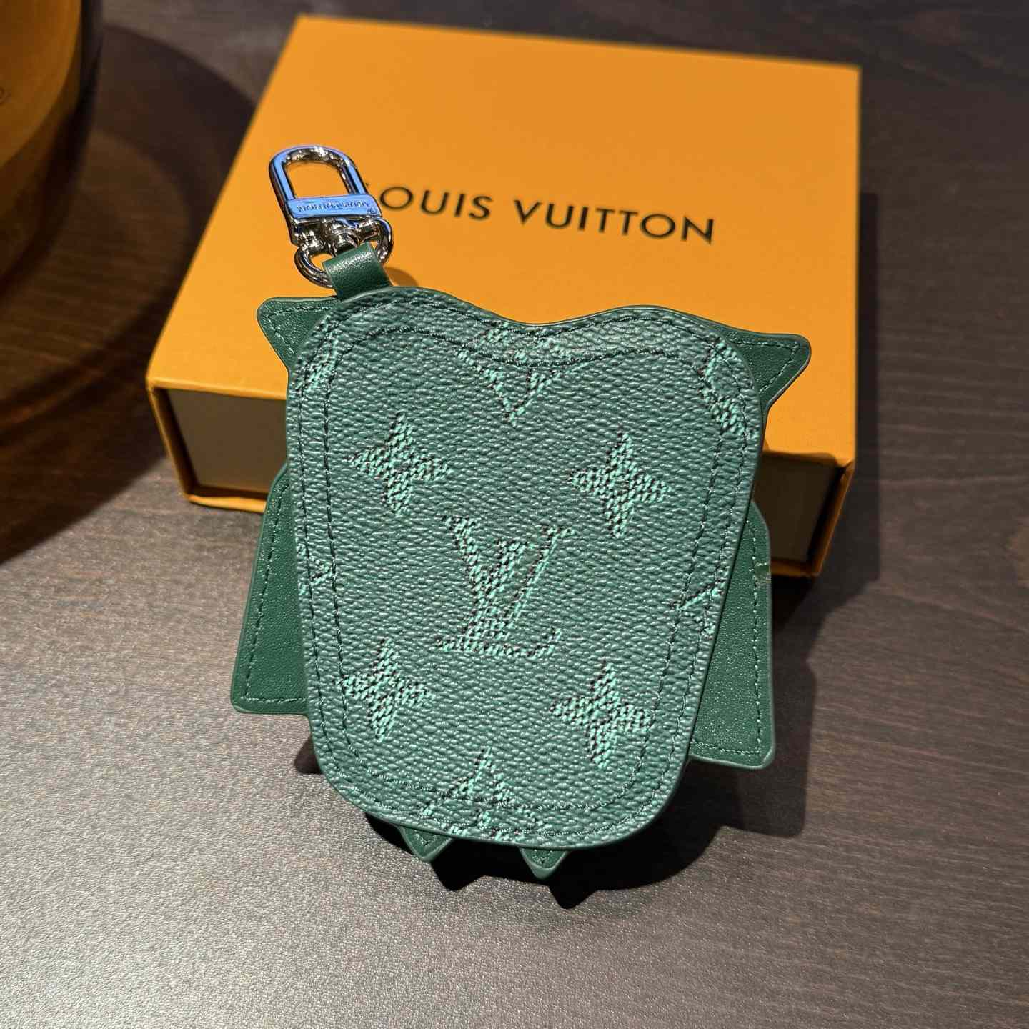 Louis Vuitton LV Owl Bag Charm S00 - DesignerGu
