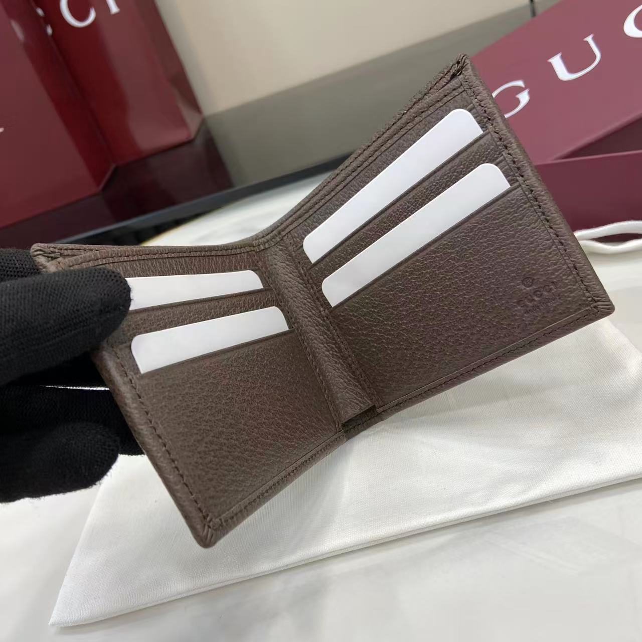 Gucci GG Bi-fold Wallet - DesignerGu