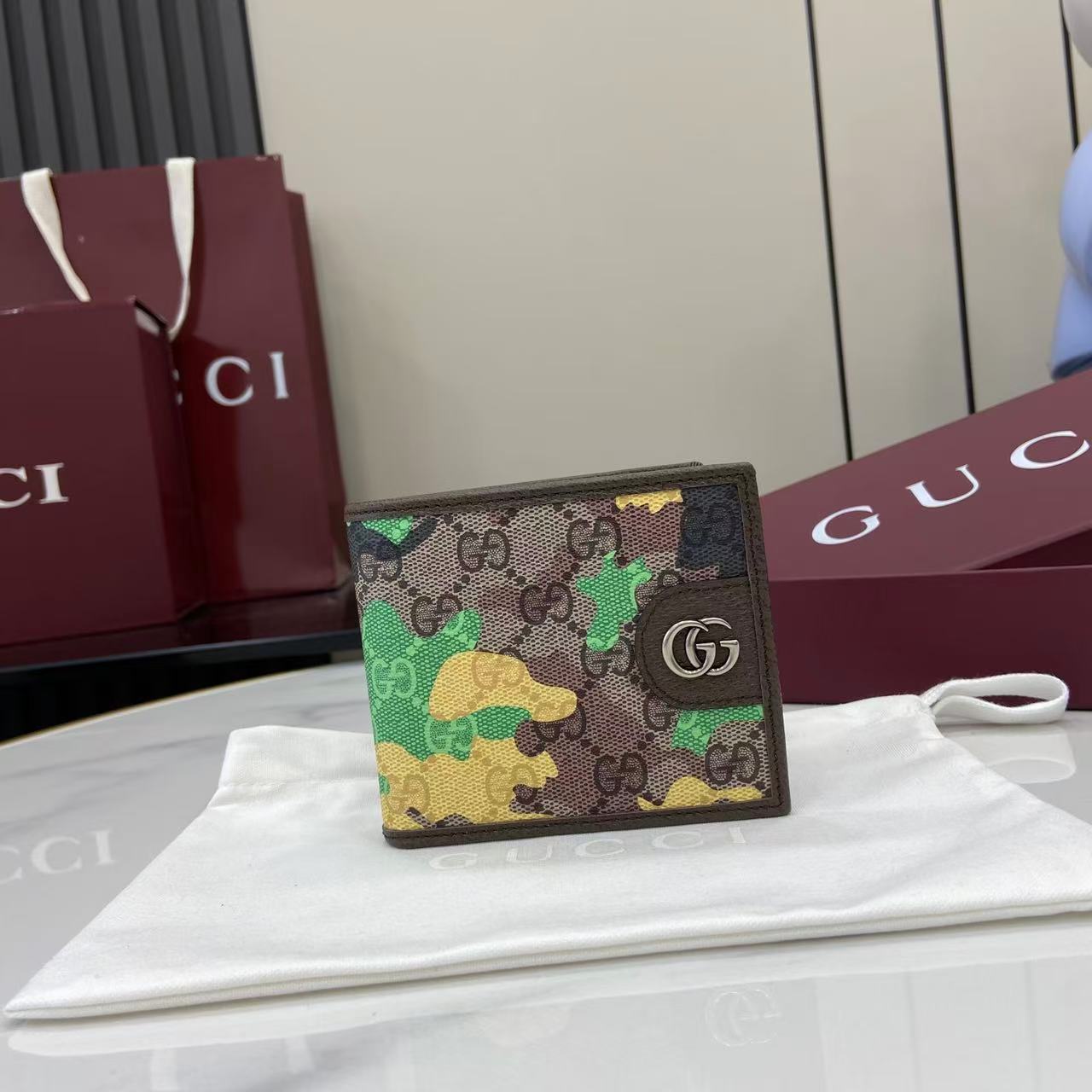 Gucci GG Bi-fold Wallet - DesignerGu