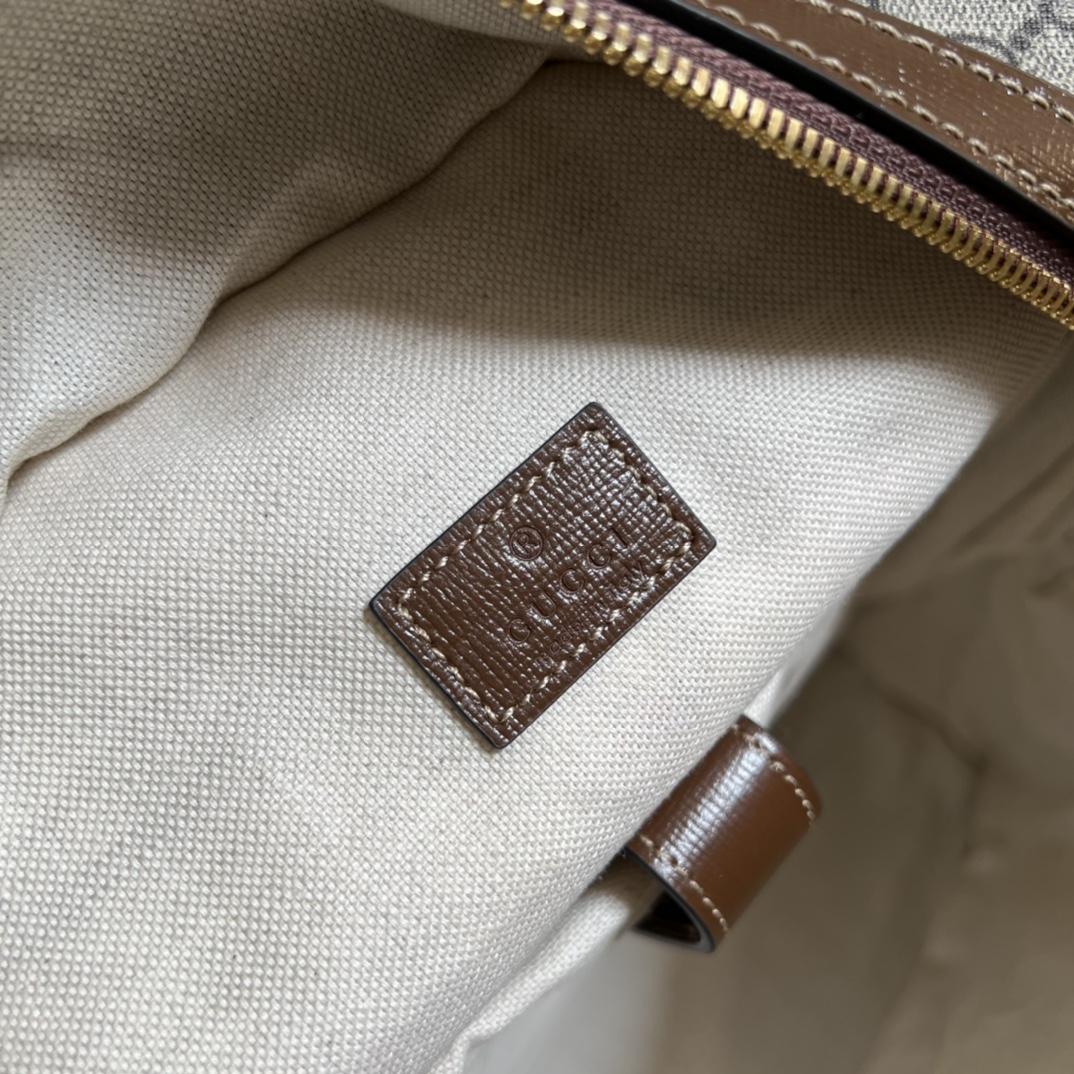 Gucci GG Supreme Canvas Backpack   31.5-41-14.5cm - DesignerGu