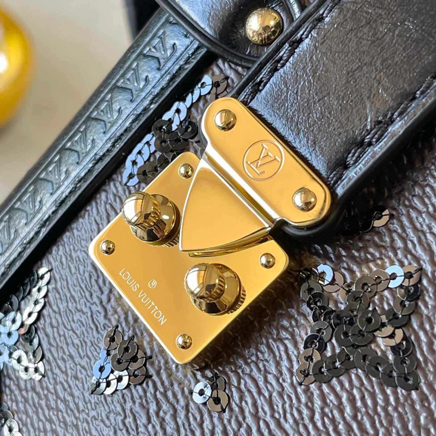 Louis Vuitton Side Trunk MM   M27036 - DesignerGu