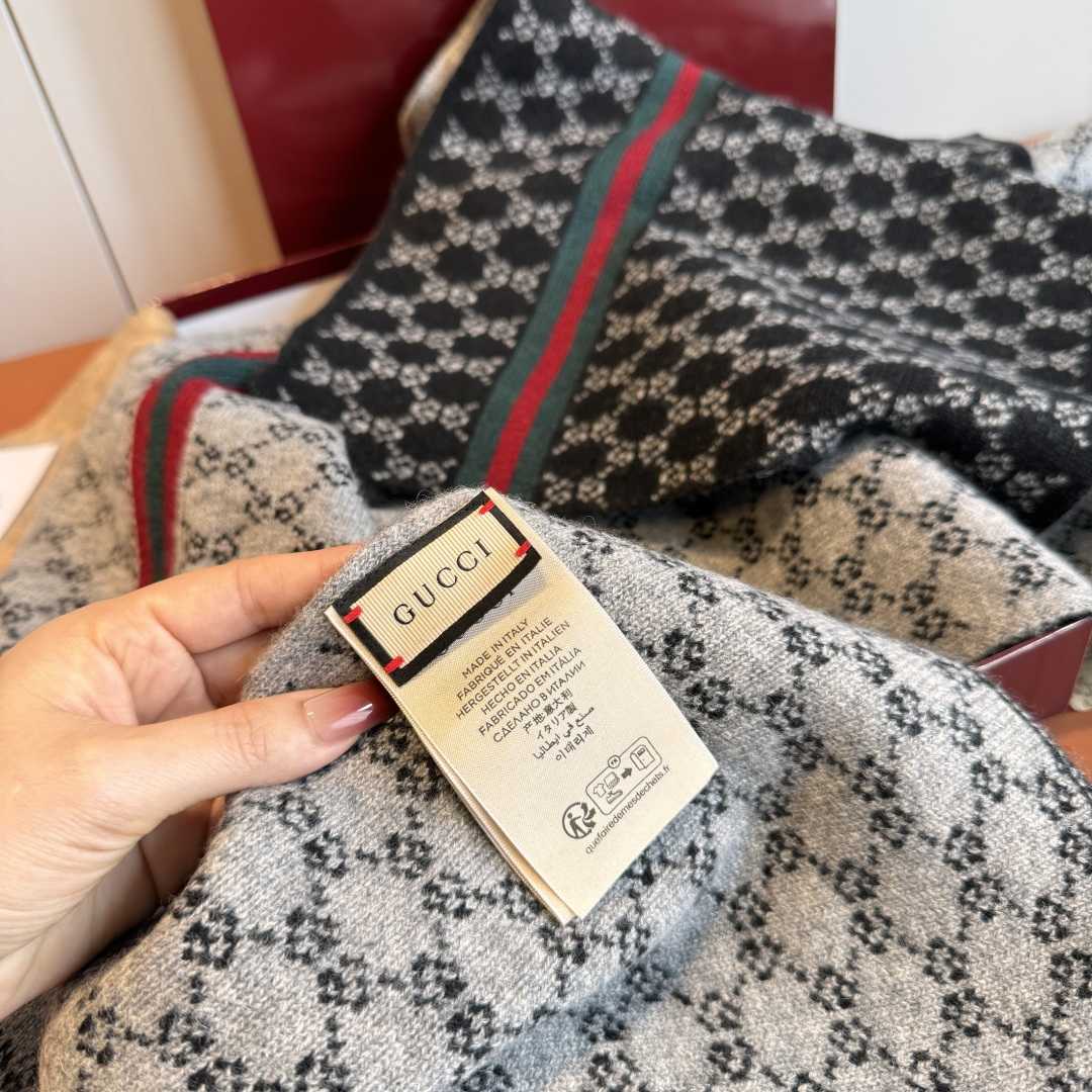 Gucci GG Supreme Scarf - DesignerGu