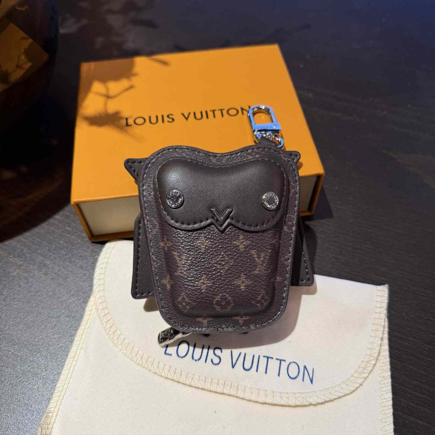 Louis Vuitton LV Owl Bag Charm S00 - DesignerGu