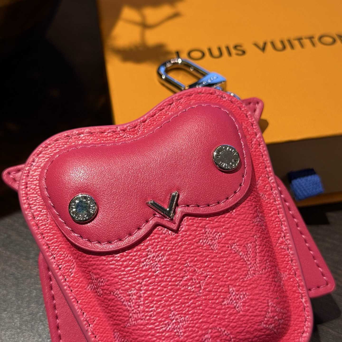 Louis Vuitton LV Owl Bag Charm S00 - DesignerGu