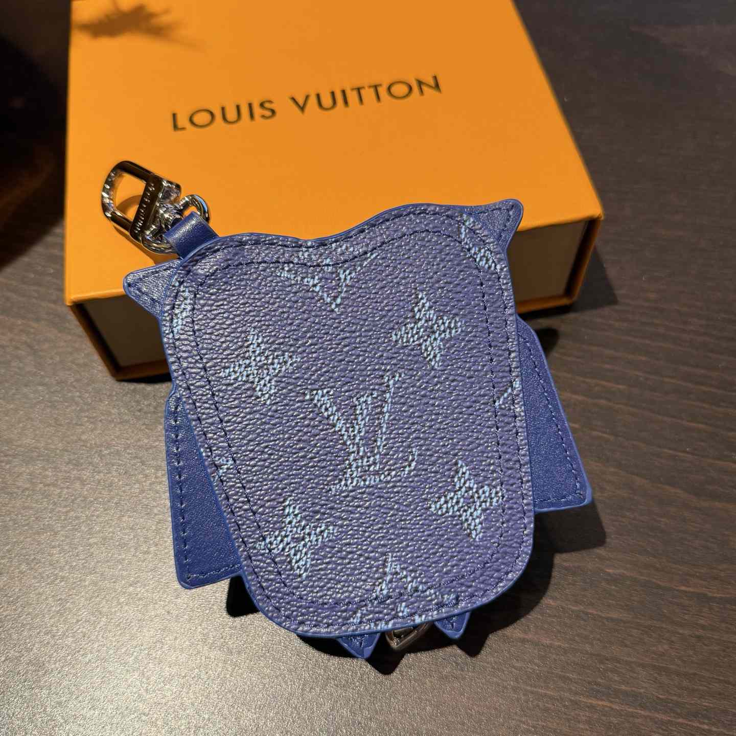 Louis Vuitton LV Owl Bag Charm S00 - DesignerGu