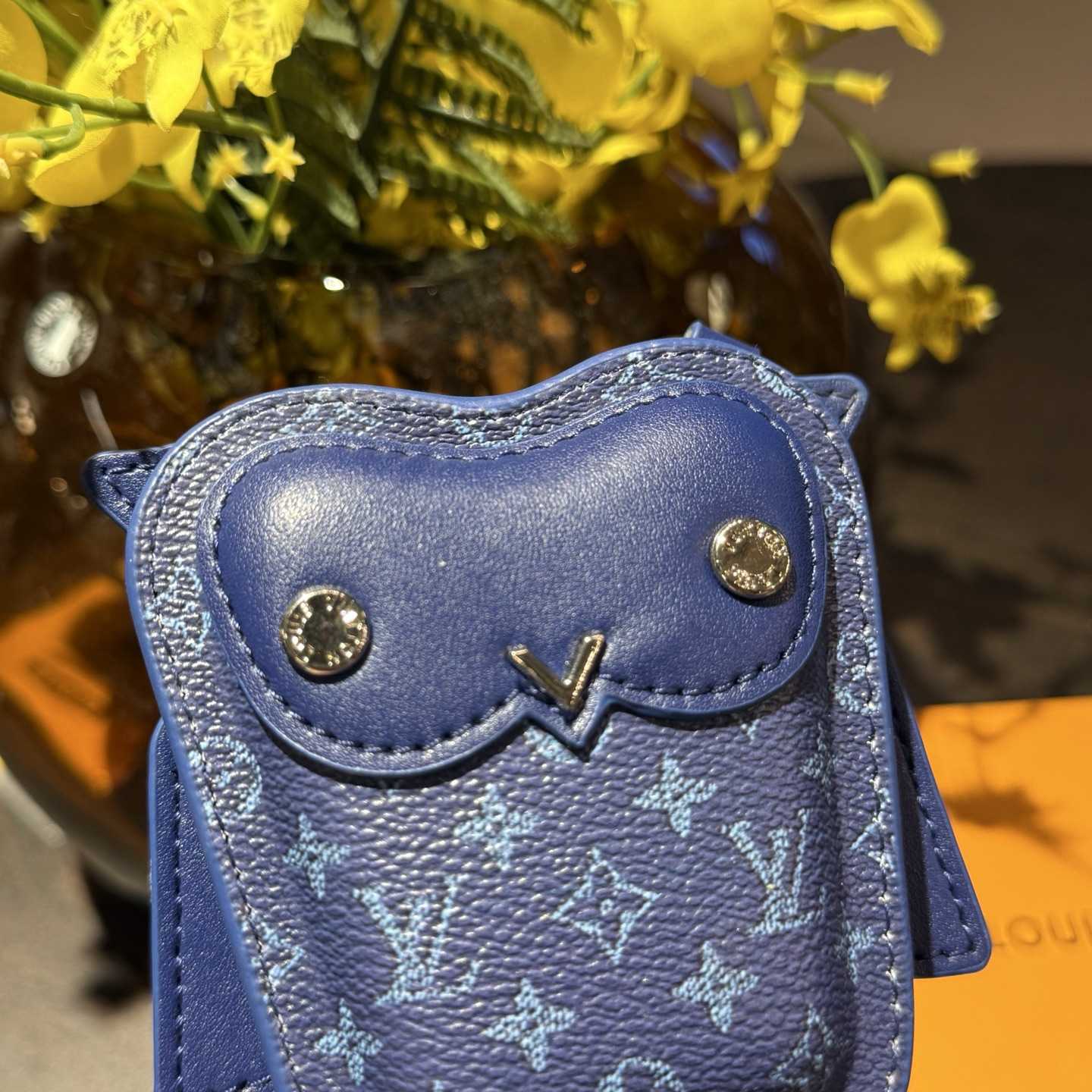 Louis Vuitton LV Owl Bag Charm S00 - DesignerGu