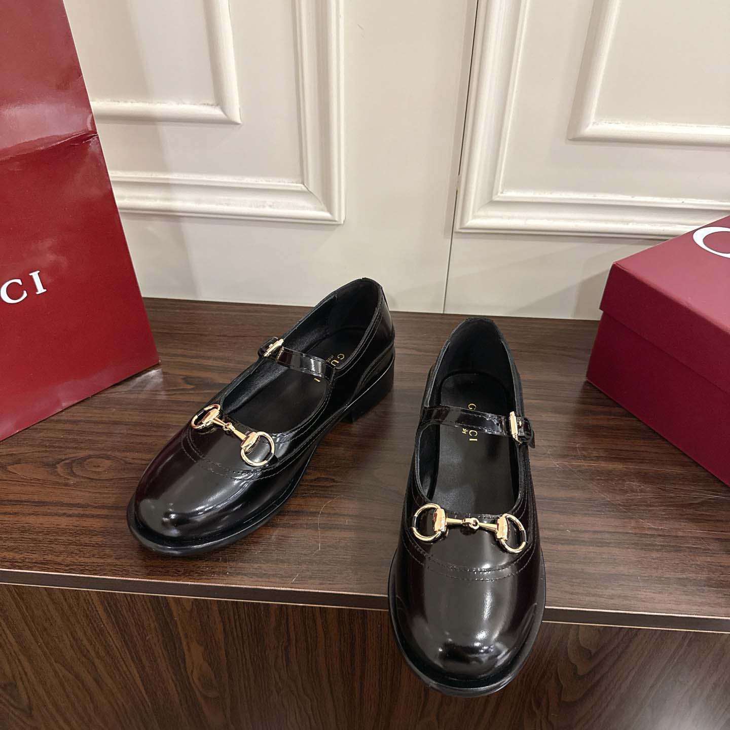 Gucci Women's Mary Jane With Horsebit - DesignerGu