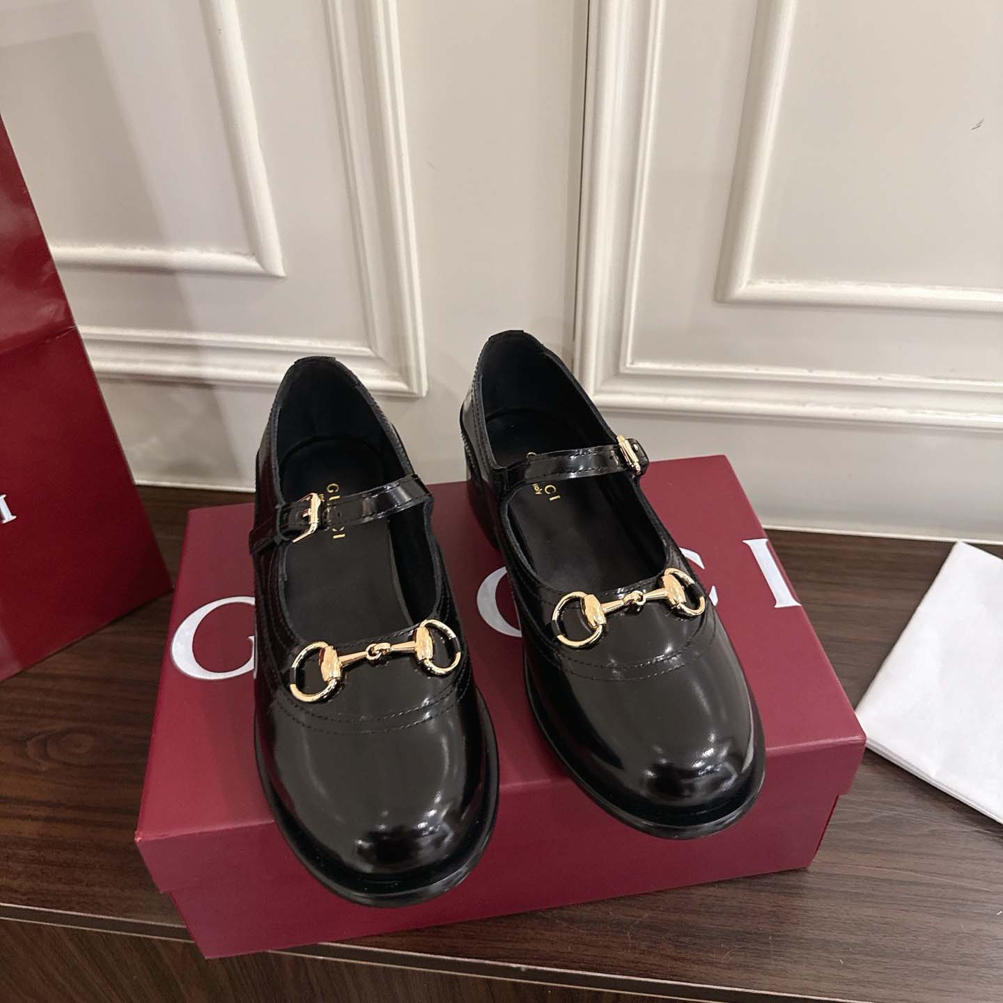 Gucci Women's Mary Jane With Horsebit - DesignerGu