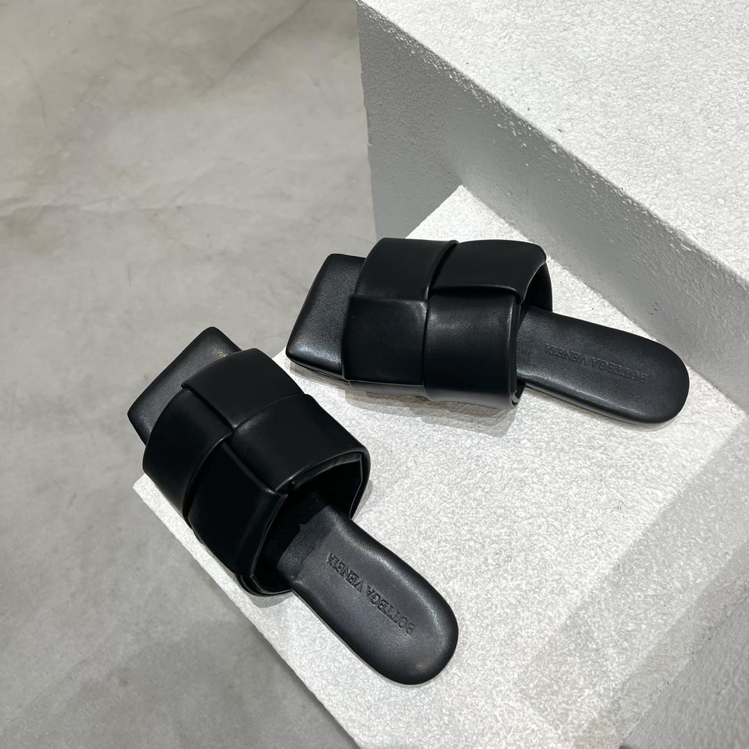 Bottega Veneta Flat Mule Sandals - DesignerGu