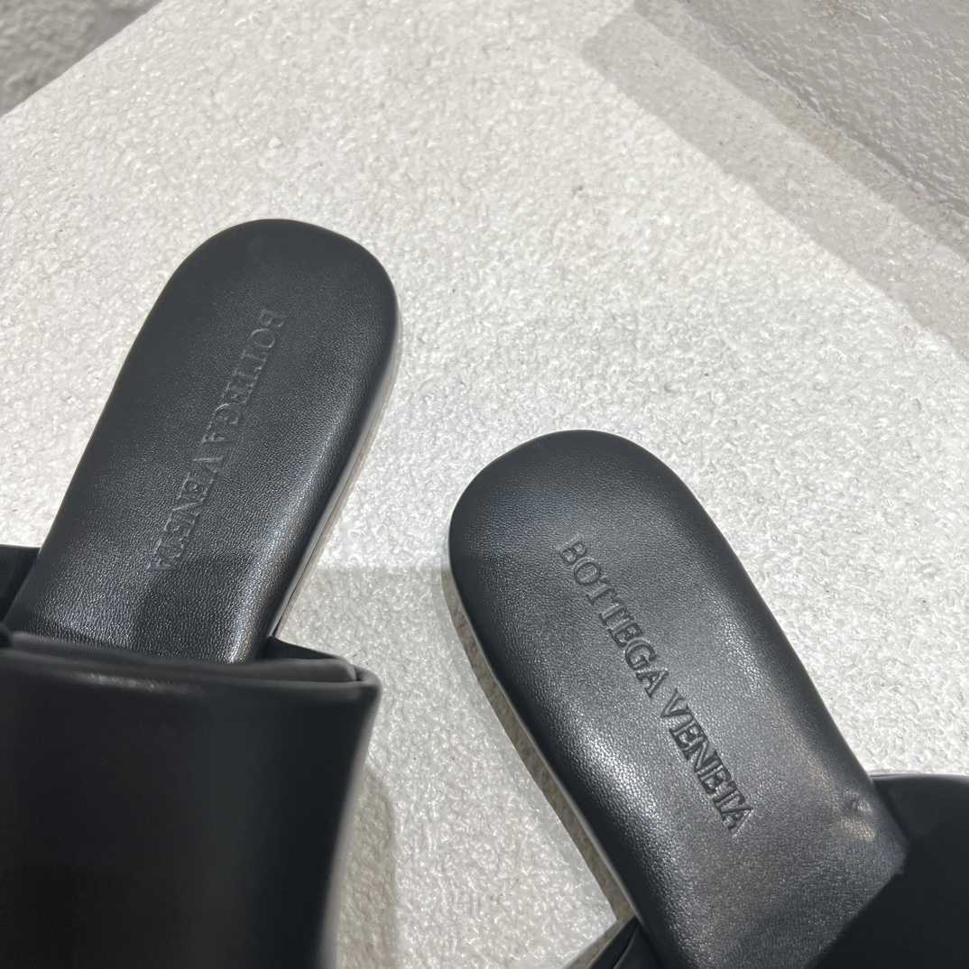 Bottega Veneta Flat Mule Sandals - DesignerGu