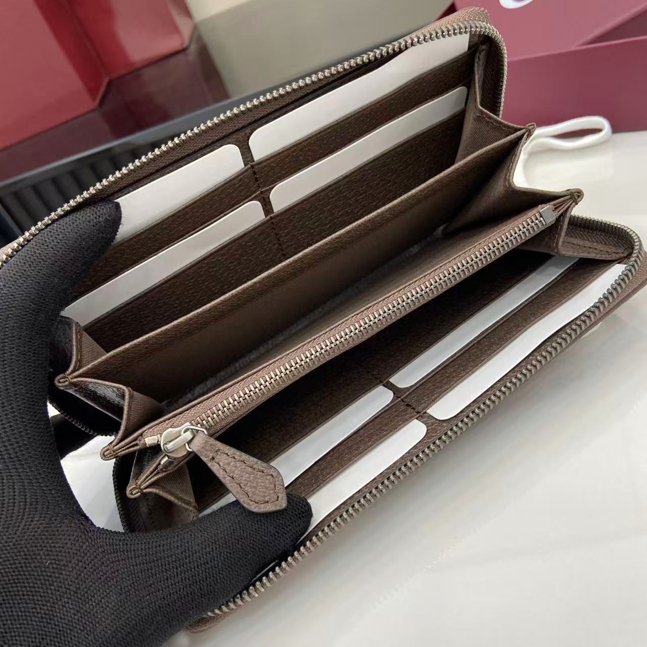 Gucci GG zip-around Wallet - DesignerGu