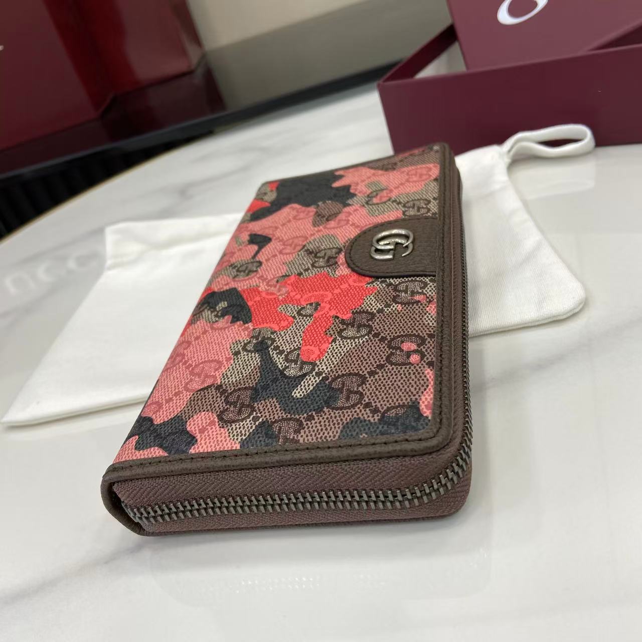 Gucci GG zip-around Wallet - DesignerGu