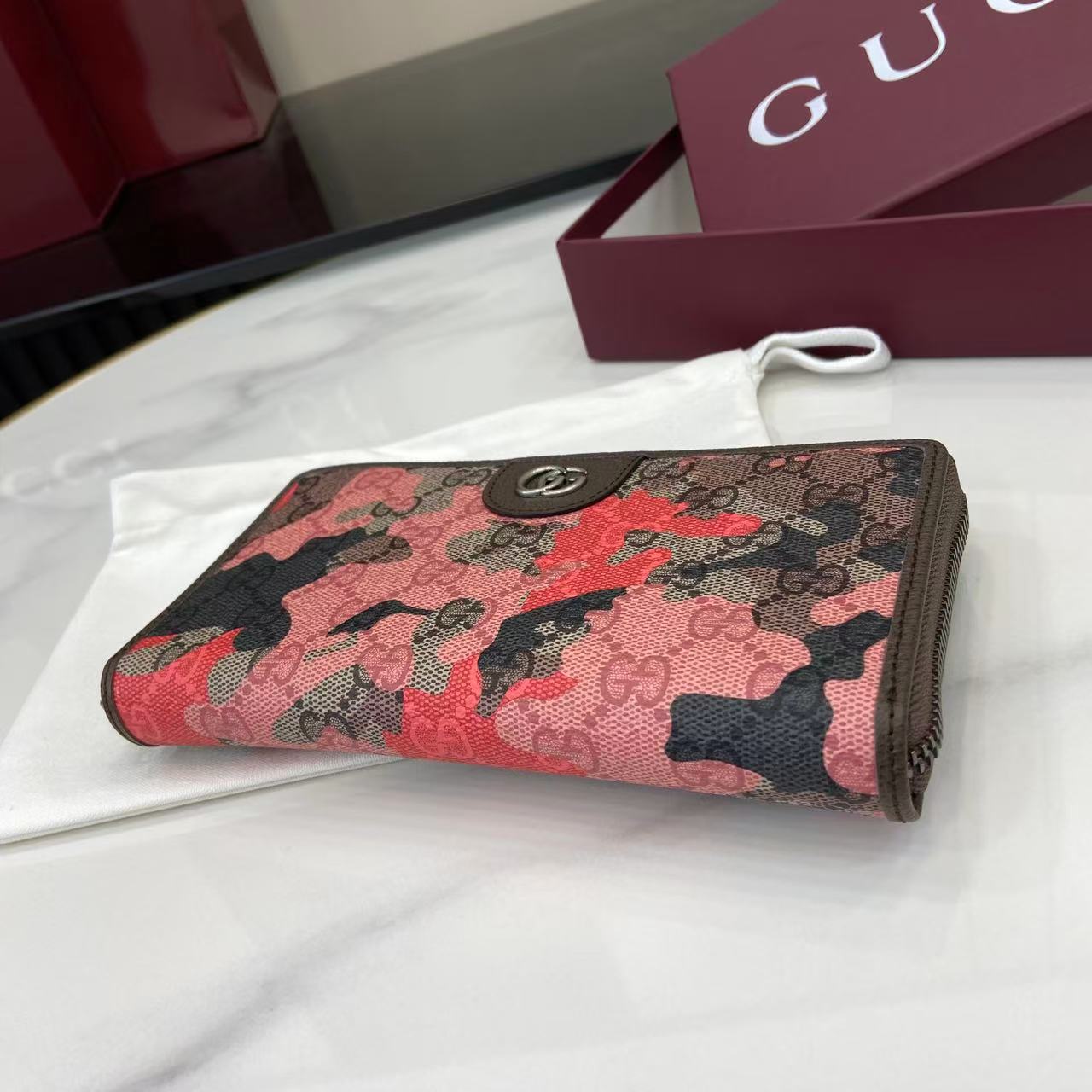 Gucci GG zip-around Wallet - DesignerGu