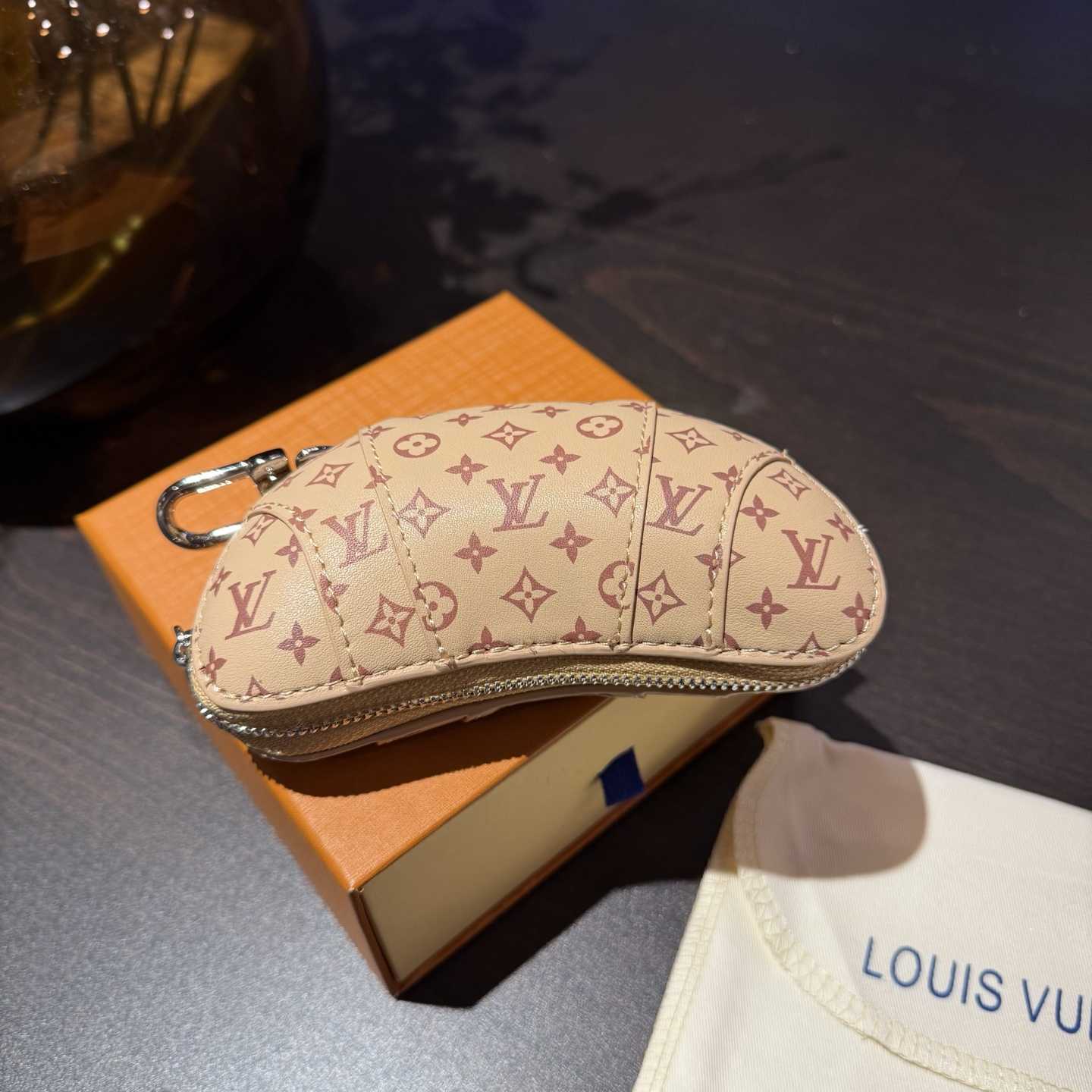 Louis Vuitton LV Croissant Bag Charm    M01858 - DesignerGu