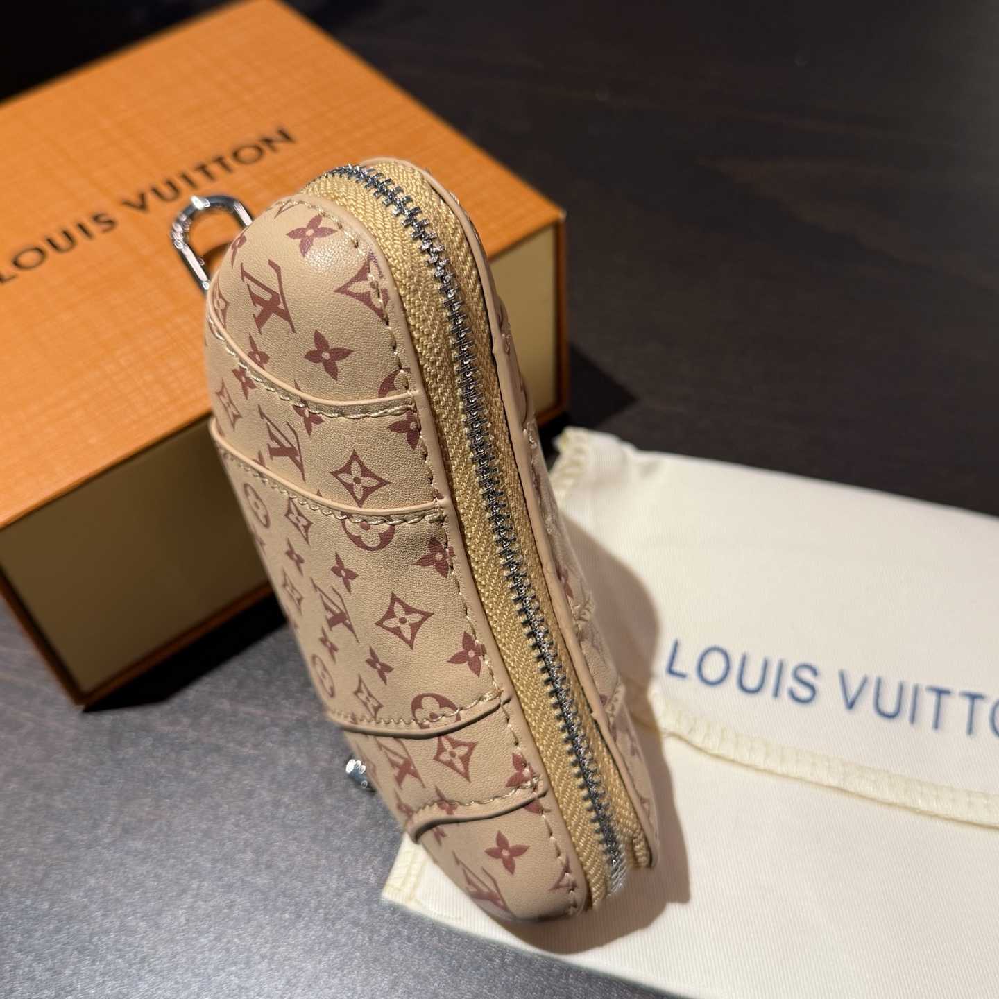 Louis Vuitton LV Croissant Bag Charm    M01858 - DesignerGu